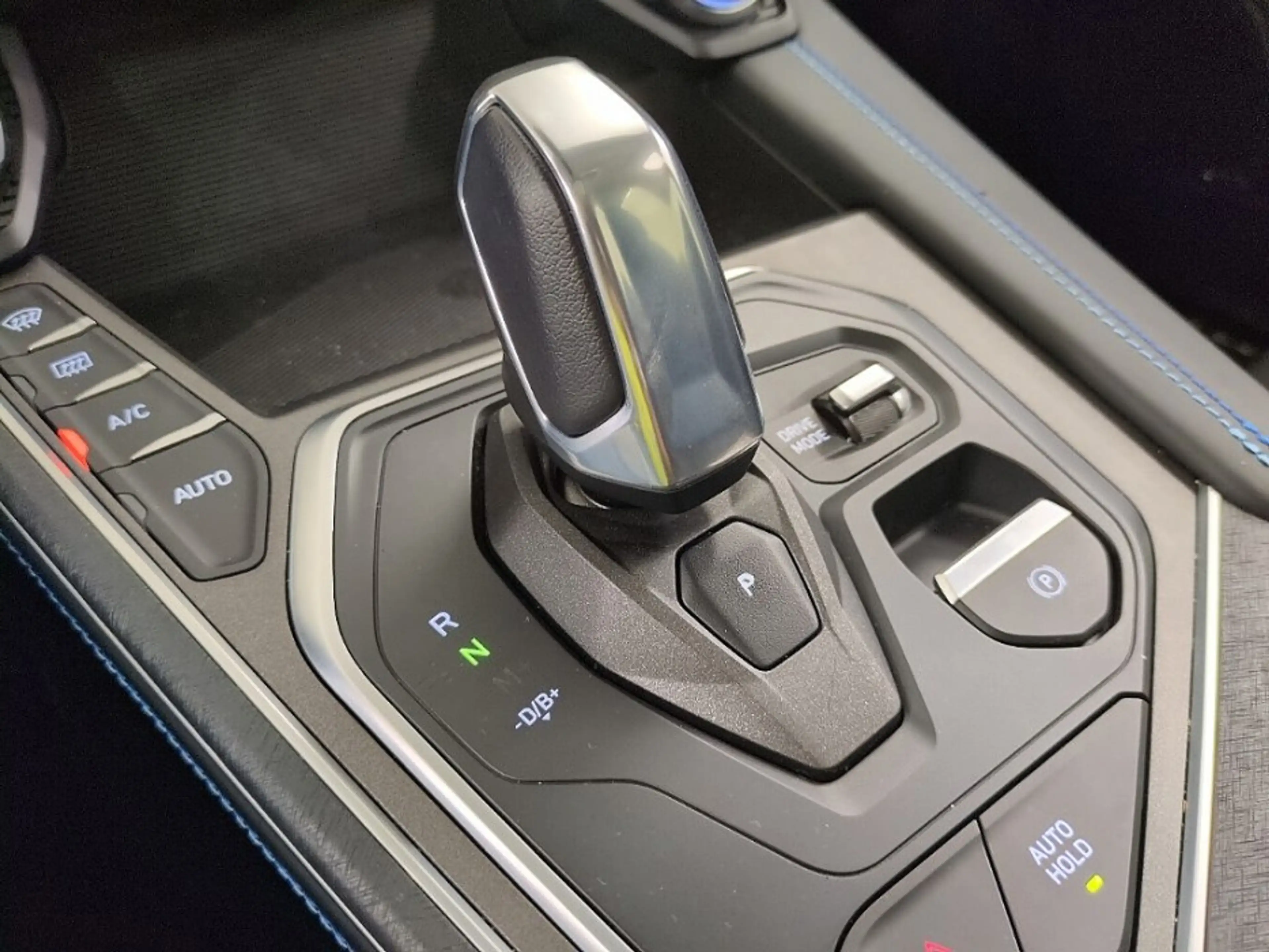 Lynk & Co 01 1.5 360 cam, Ecc, Navi, Panodak, Apple Car, Pdc,lm — photo 15