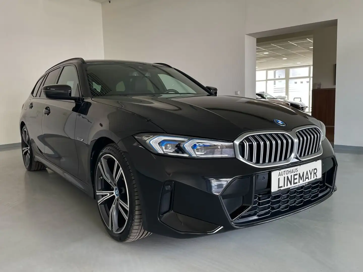 BMW 320 e Touring M Sportpaket Facelift Modell 2023 Schwarz - 2