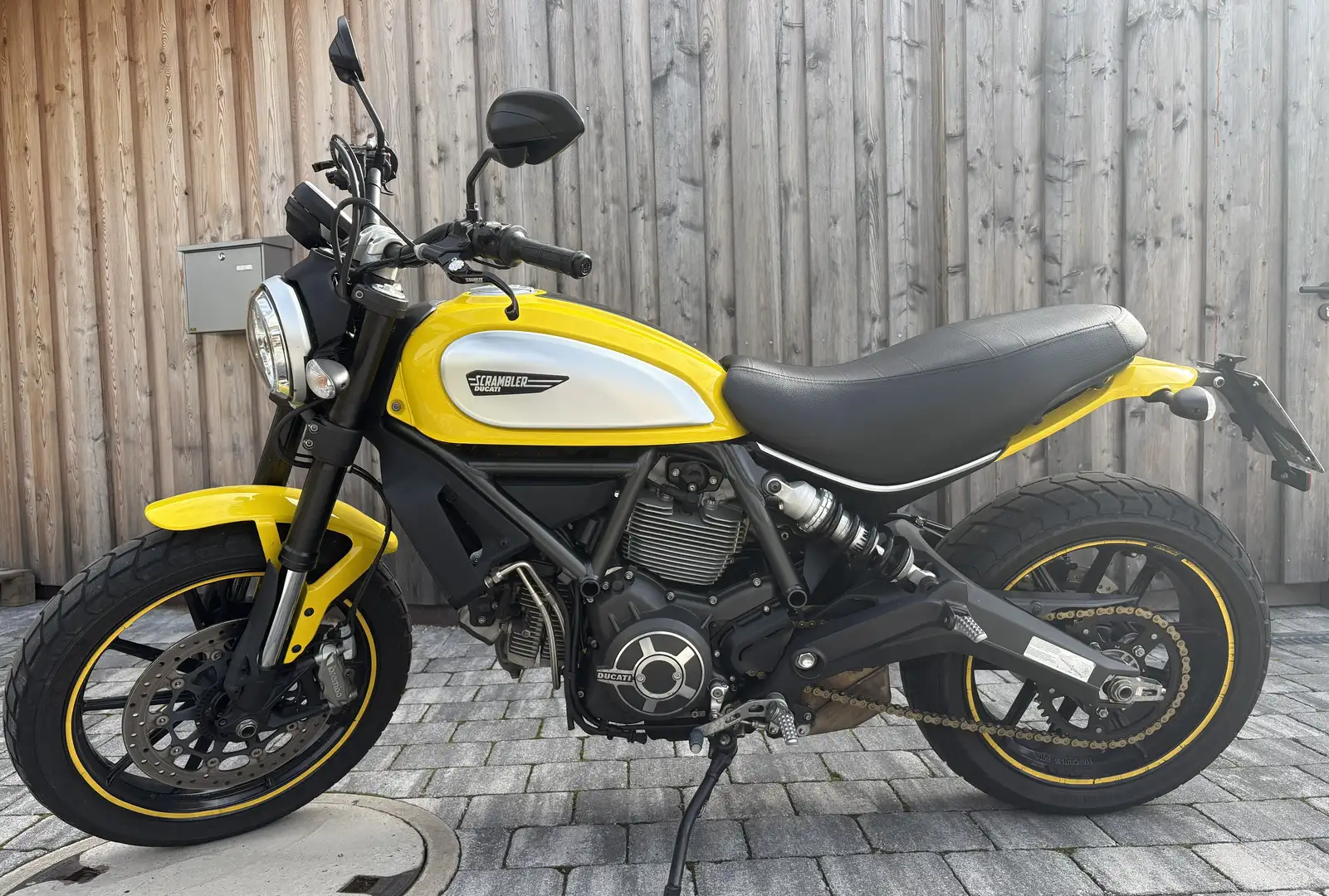 Ducati Scrambler Icon Modern Classic Galben - 1