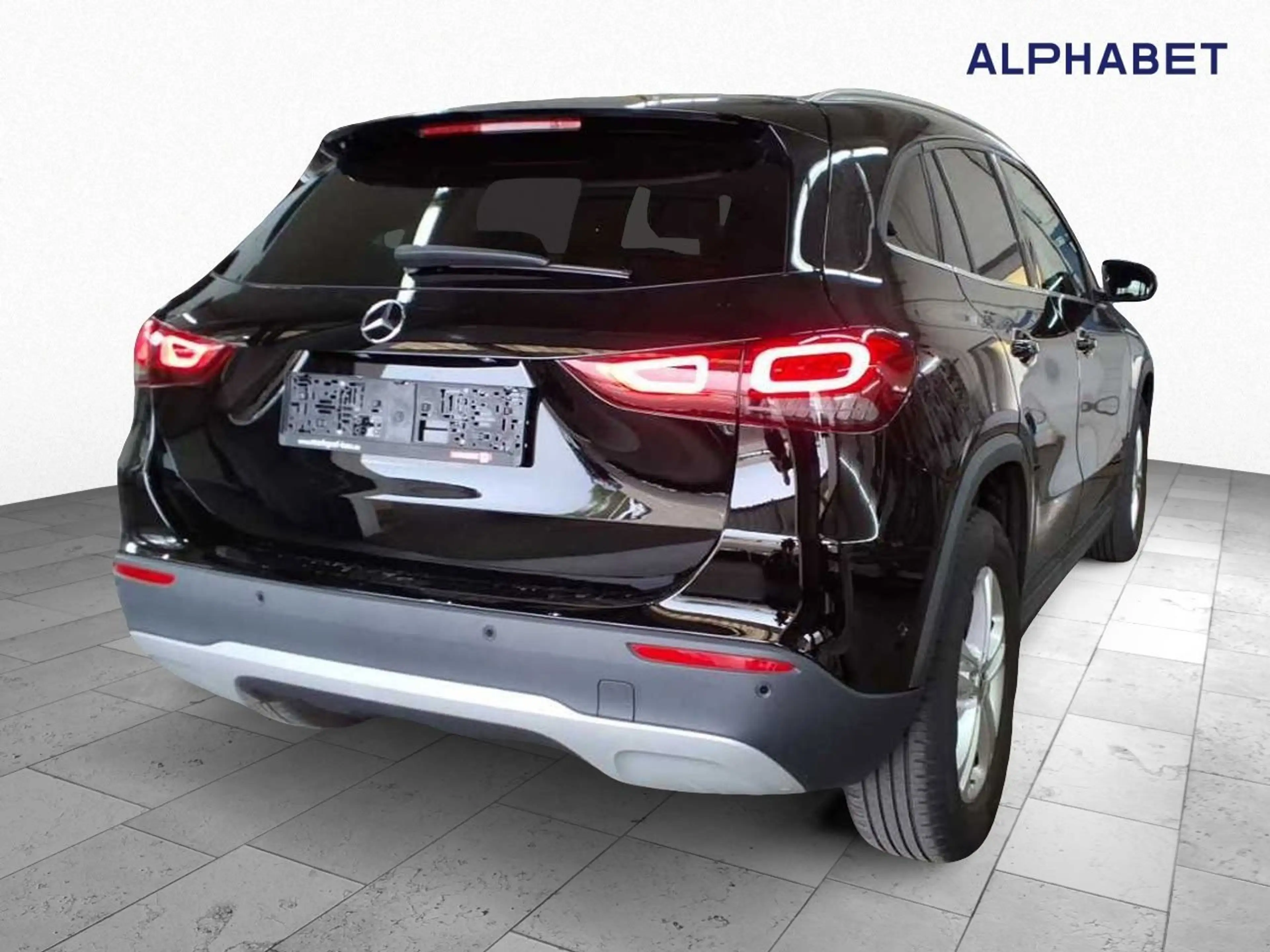 Mercedes-Benz GLA 200 d Style ACC BLIS Key LED Lane Navi RKam — photo 5