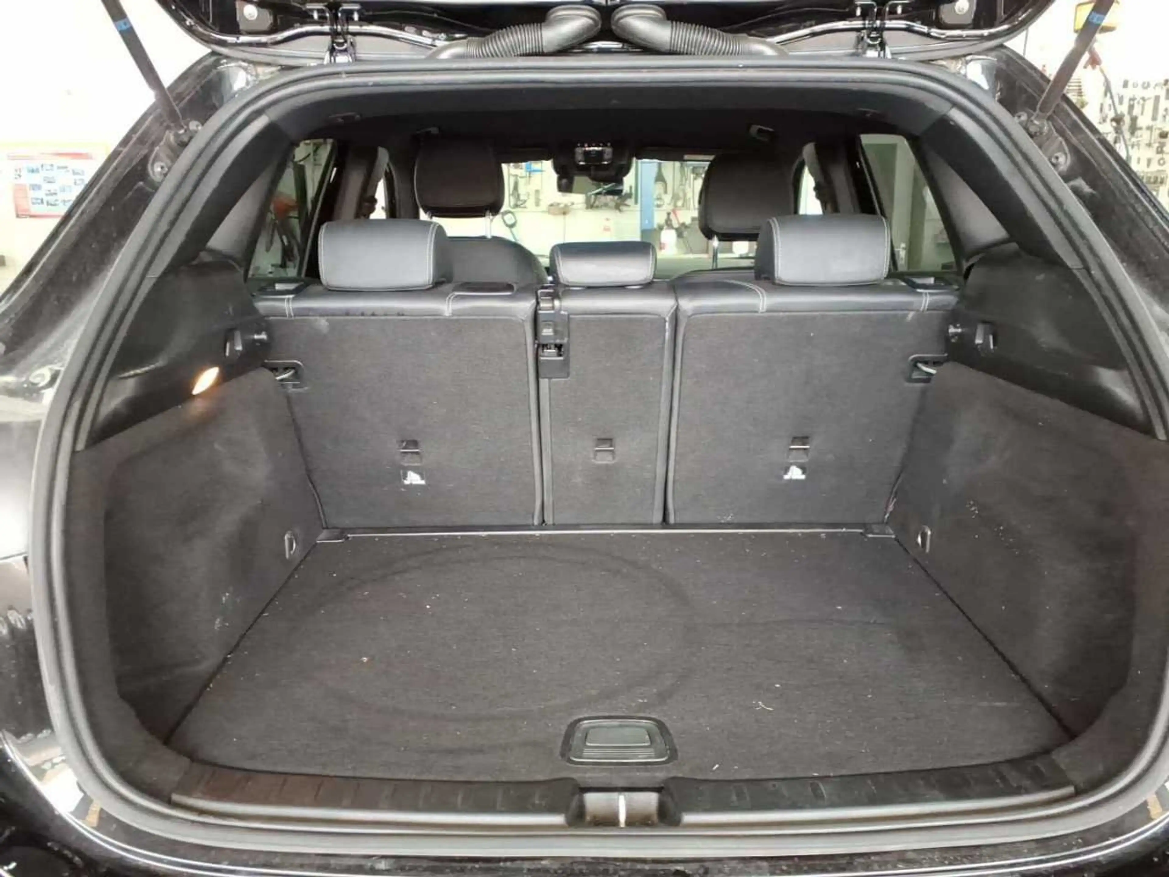 Mercedes-Benz GLA 200 d Style ACC BLIS Key LED Lane Navi RKam — photo 13