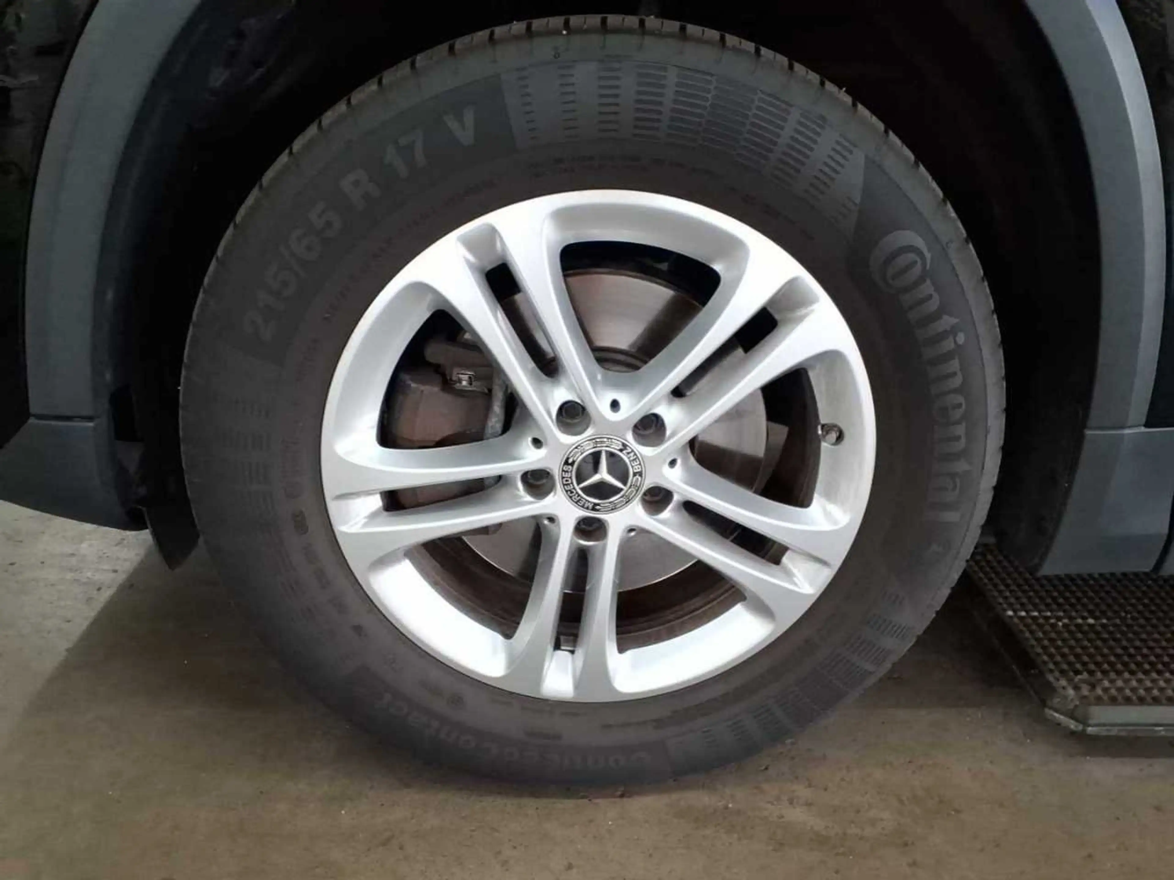 Mercedes-Benz GLA 200 d Style ACC BLIS Key LED Lane Navi RKam — photo 12