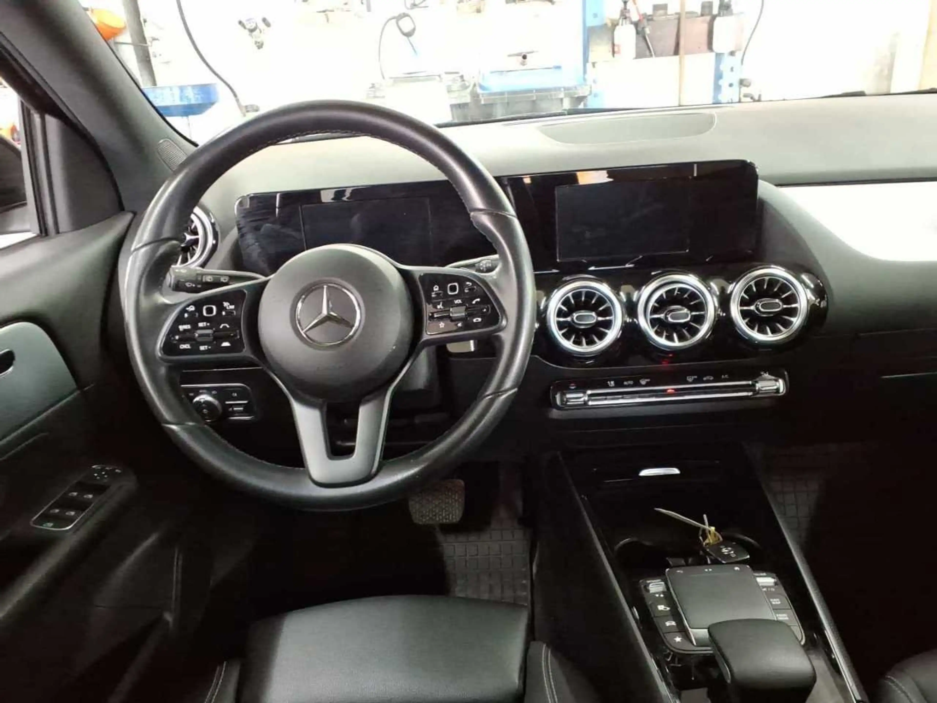 Mercedes-Benz GLA 200 d Style ACC BLIS Key LED Lane Navi RKam — photo 6