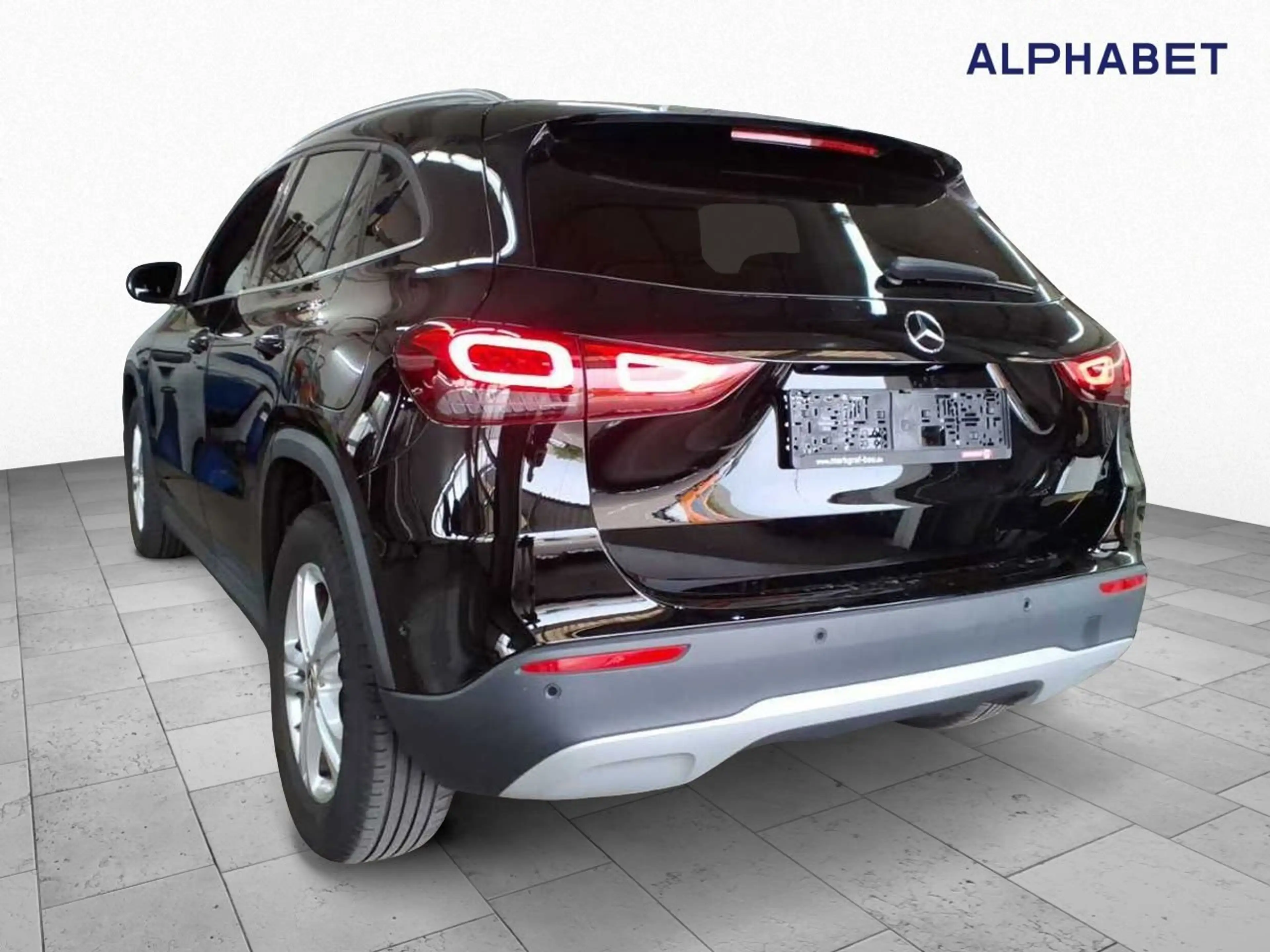 Mercedes-Benz GLA 200 d Style ACC BLIS Key LED Lane Navi RKam — photo 8