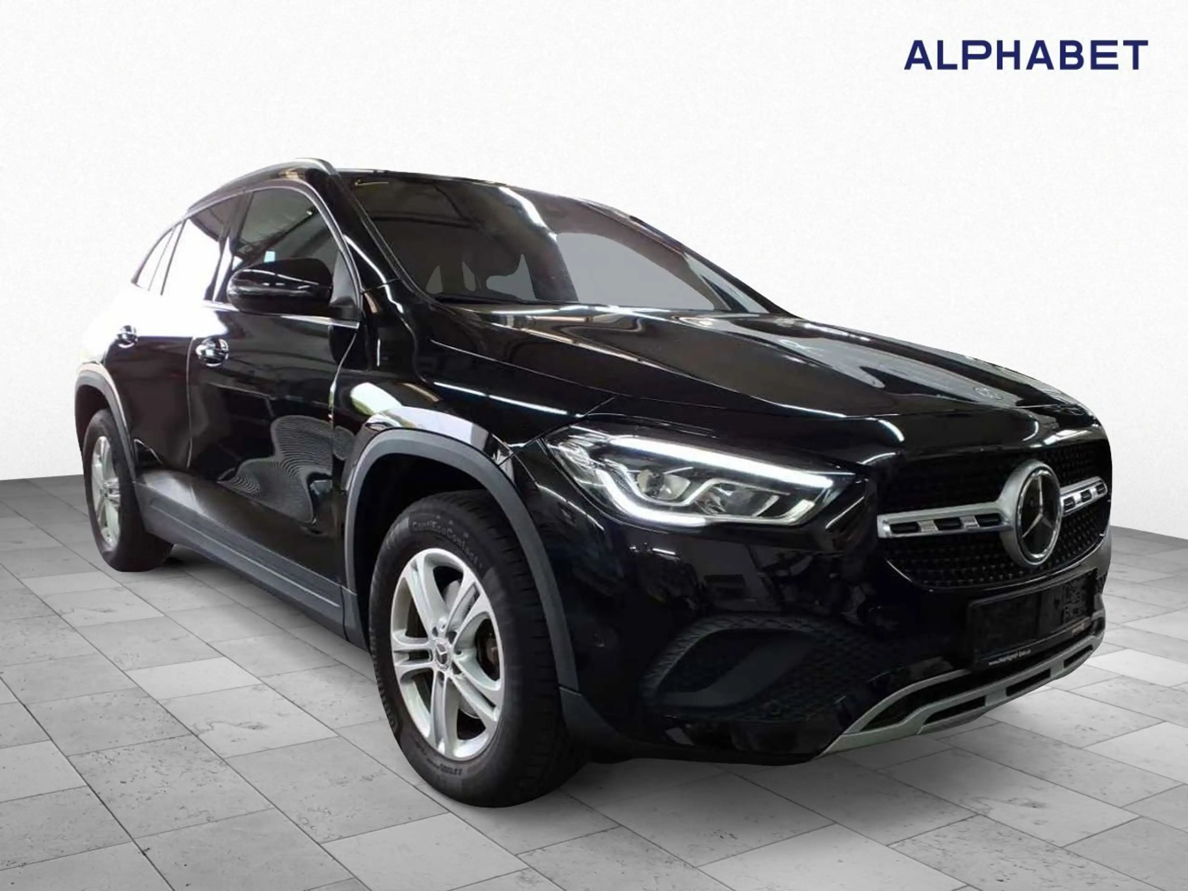 Mercedes-Benz GLA 200 d Style ACC BLIS Key LED Lane Navi RKam — photo 7