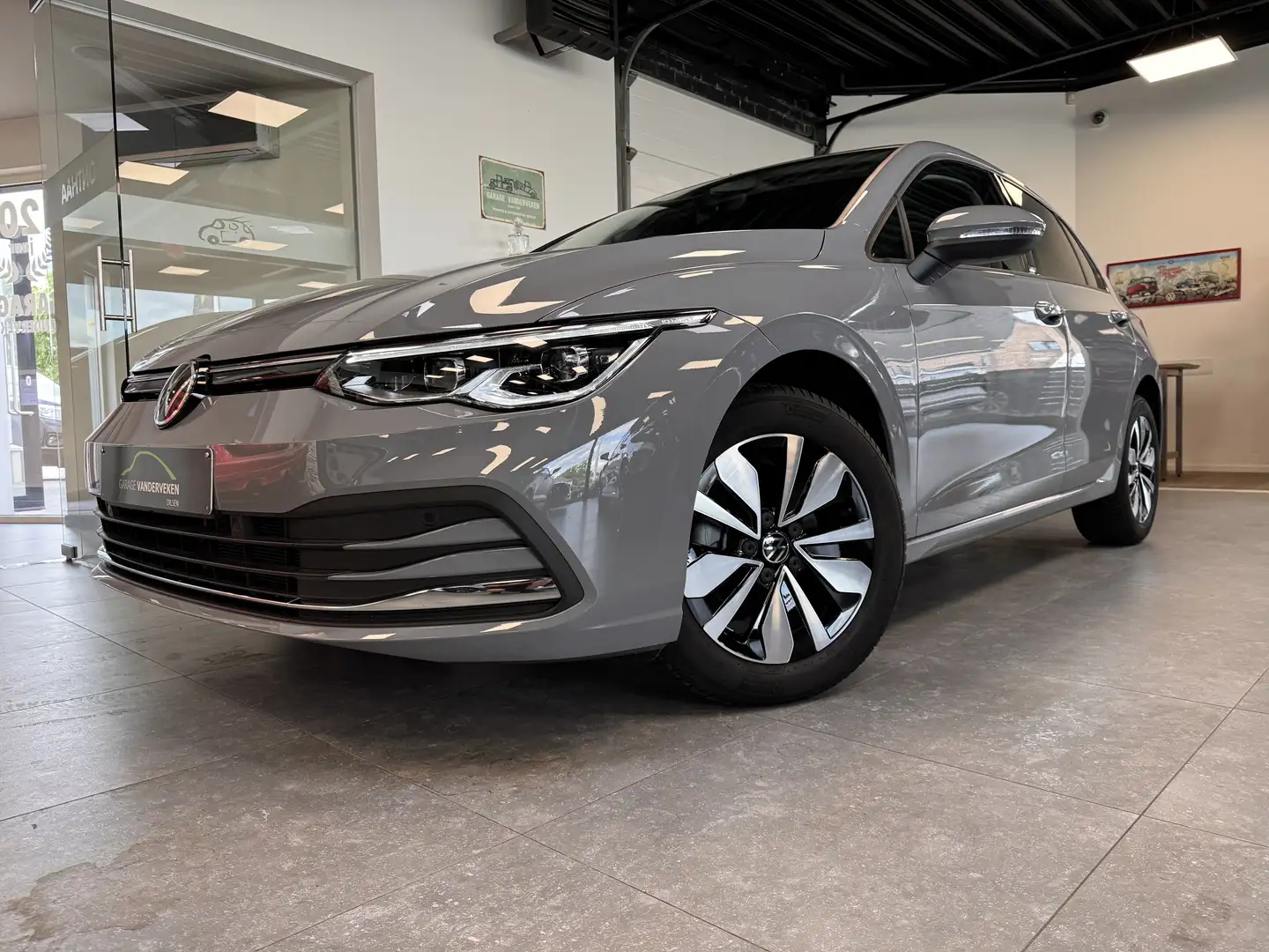 Volkswagen Golf 1.5 eTSI Life OPF DSG Grijs - 1