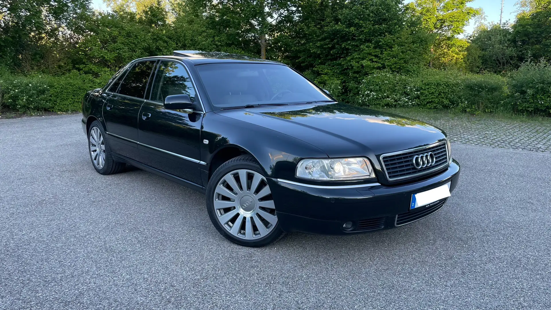 Audi A8 2.5 TDI quattro Zwart - 1