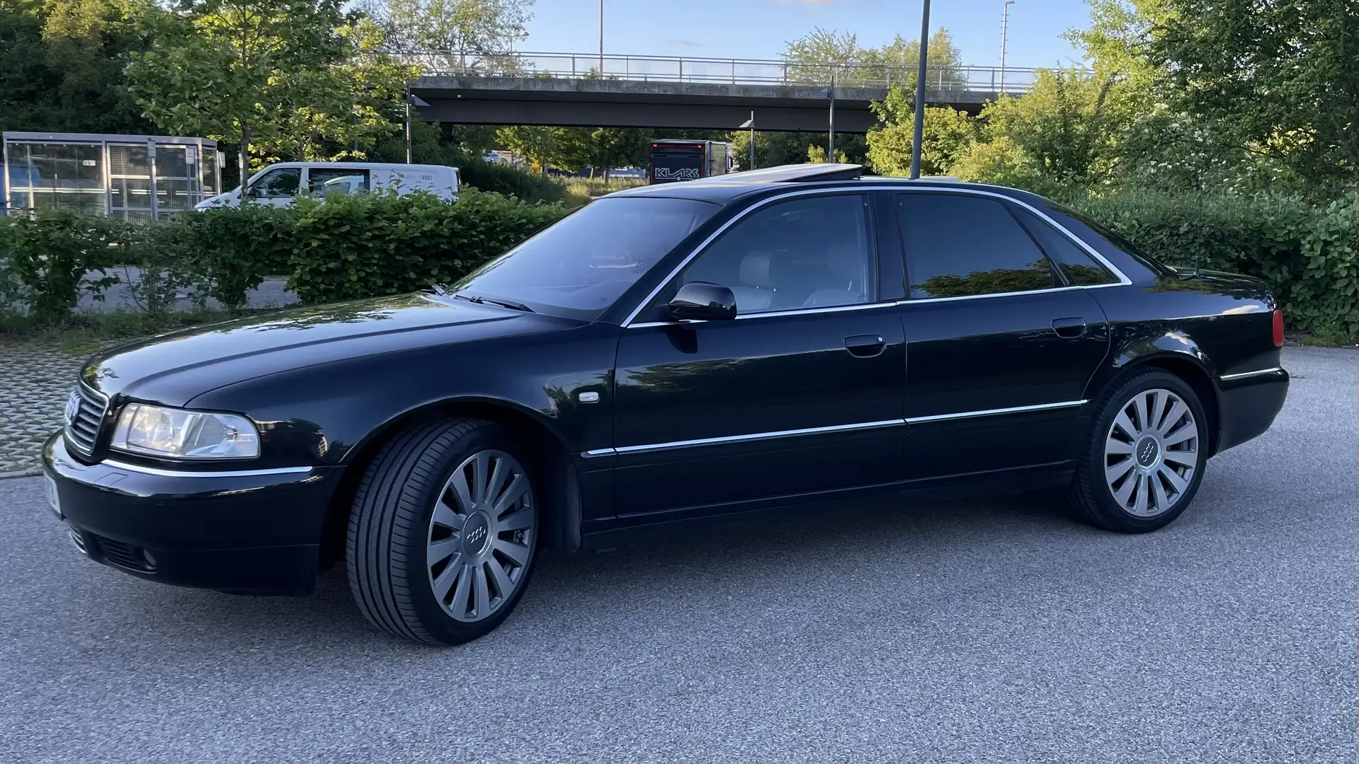 Audi A8 2.5 TDI quattro Zwart - 2