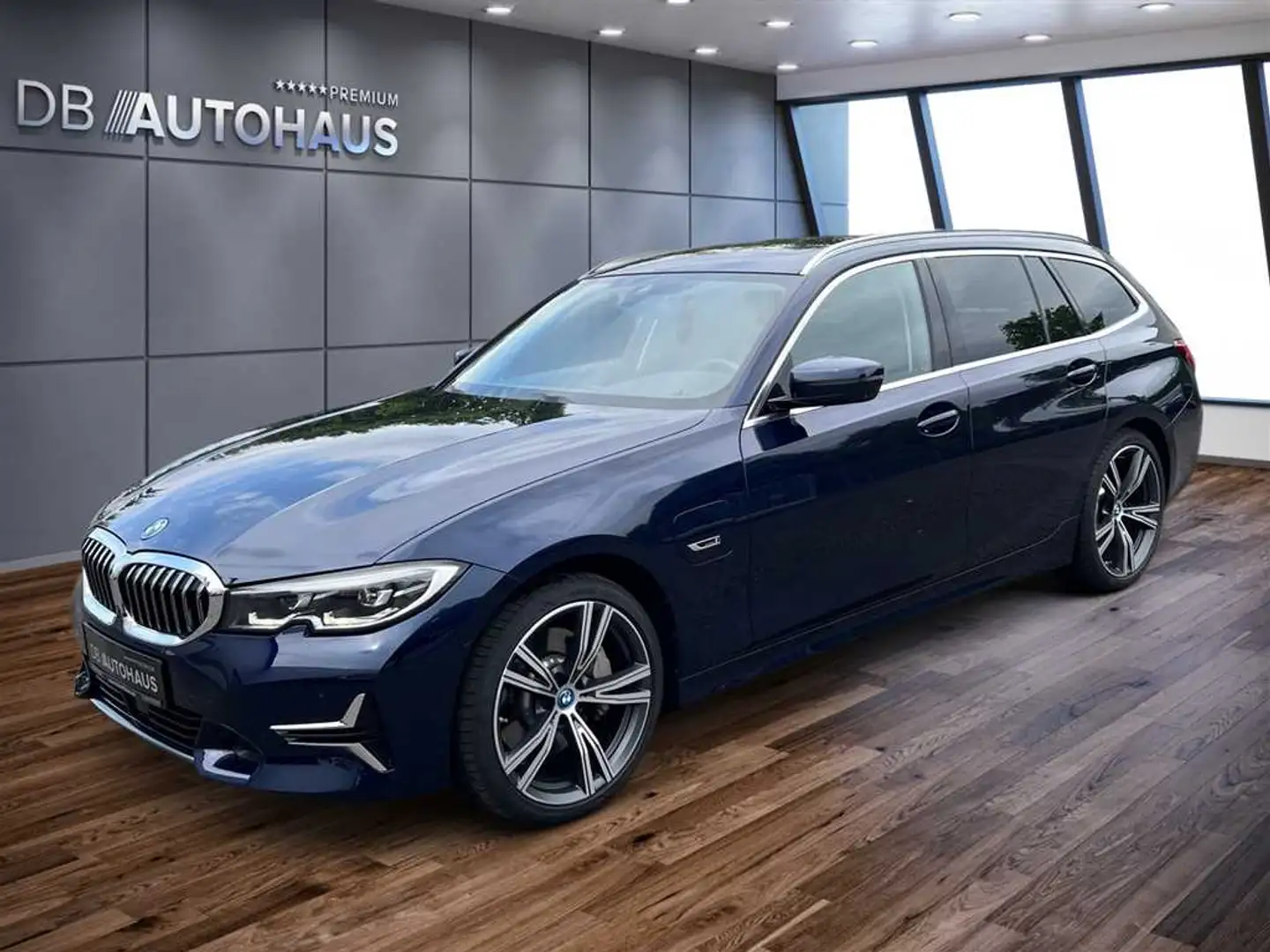 BMW 330 e Touring Luxury Line Steptronic Bleu - 1