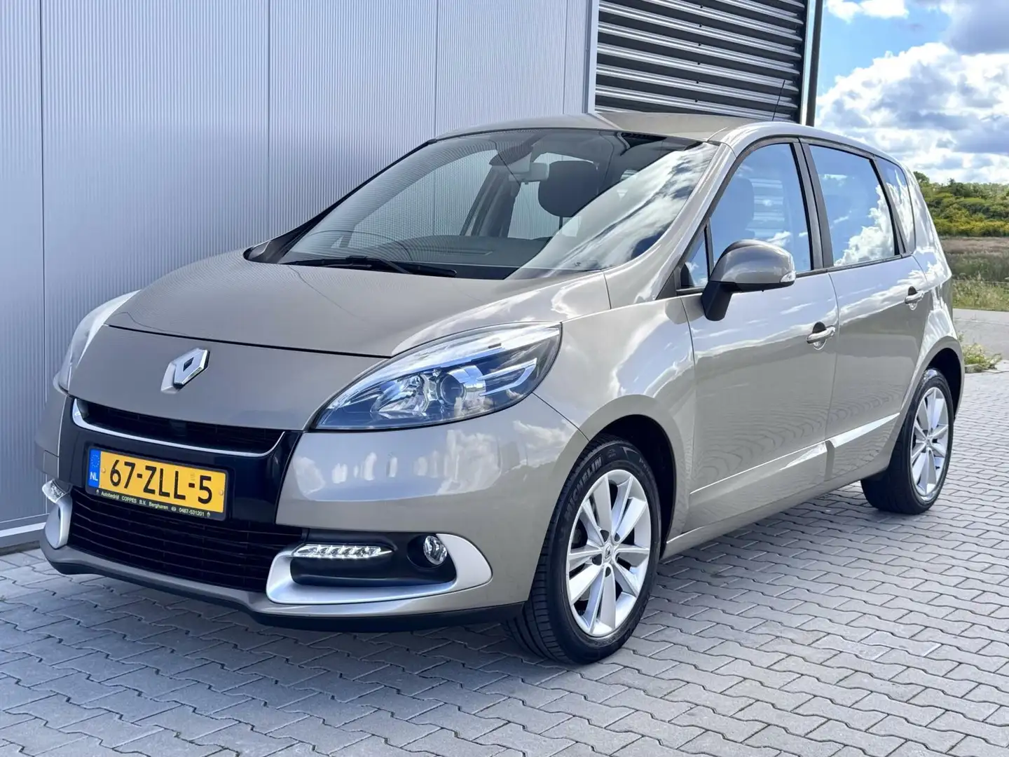 Renault Scenic 1.2 TCe Collection Facelift | Dealer onderhouden! Bruin - 1