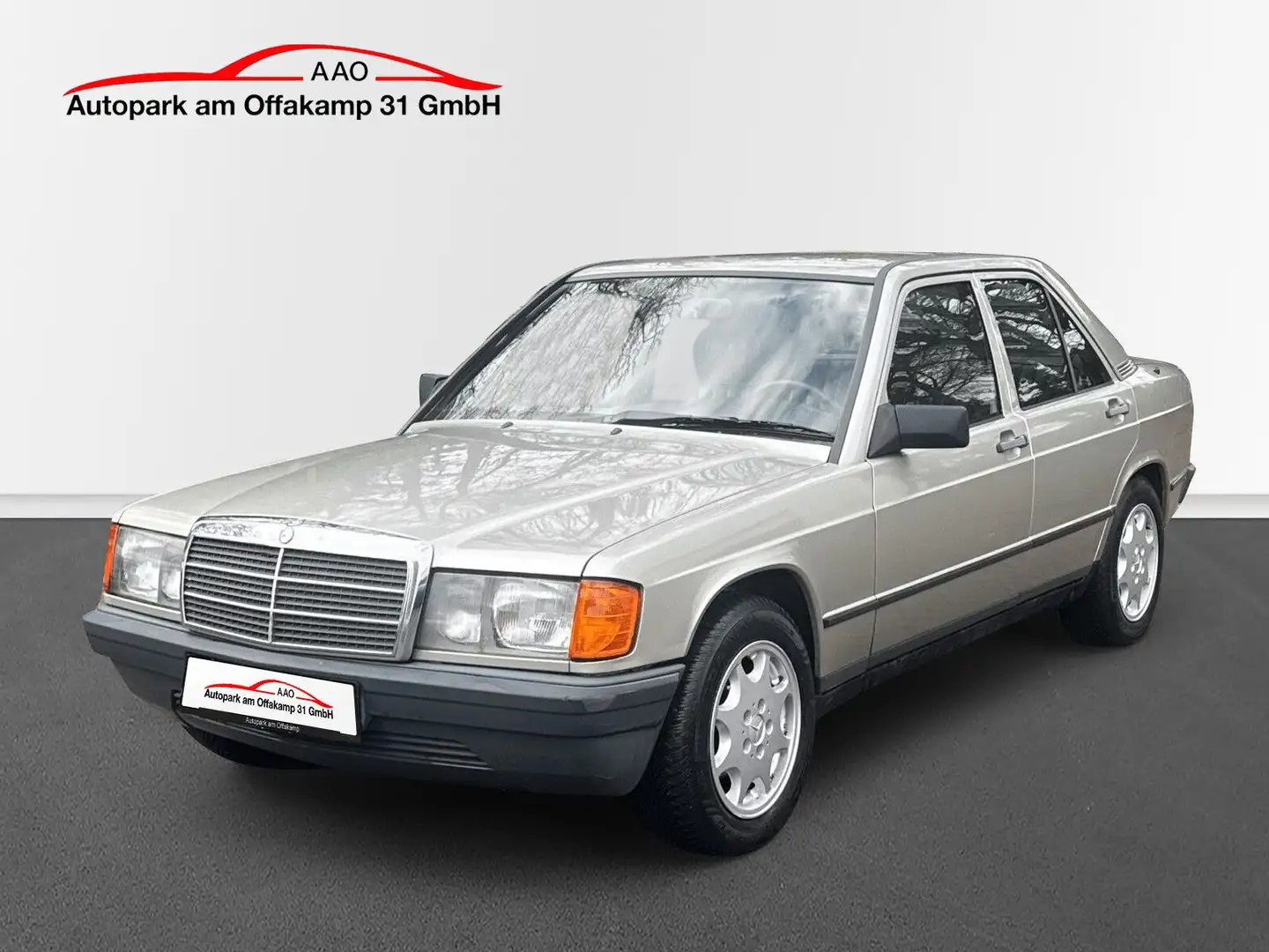 Mercedes-Benz 190 E W201 2.3 *AUTOMATIK*LEDER*SCHIEBEDACH Stříbrná - 1