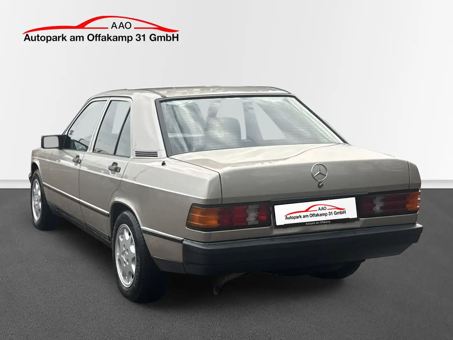 Mercedes-Benz 190 E W201 2.3 *AUTOMATIK*LEDER*SCHIEBEDACH Stříbrná - 2