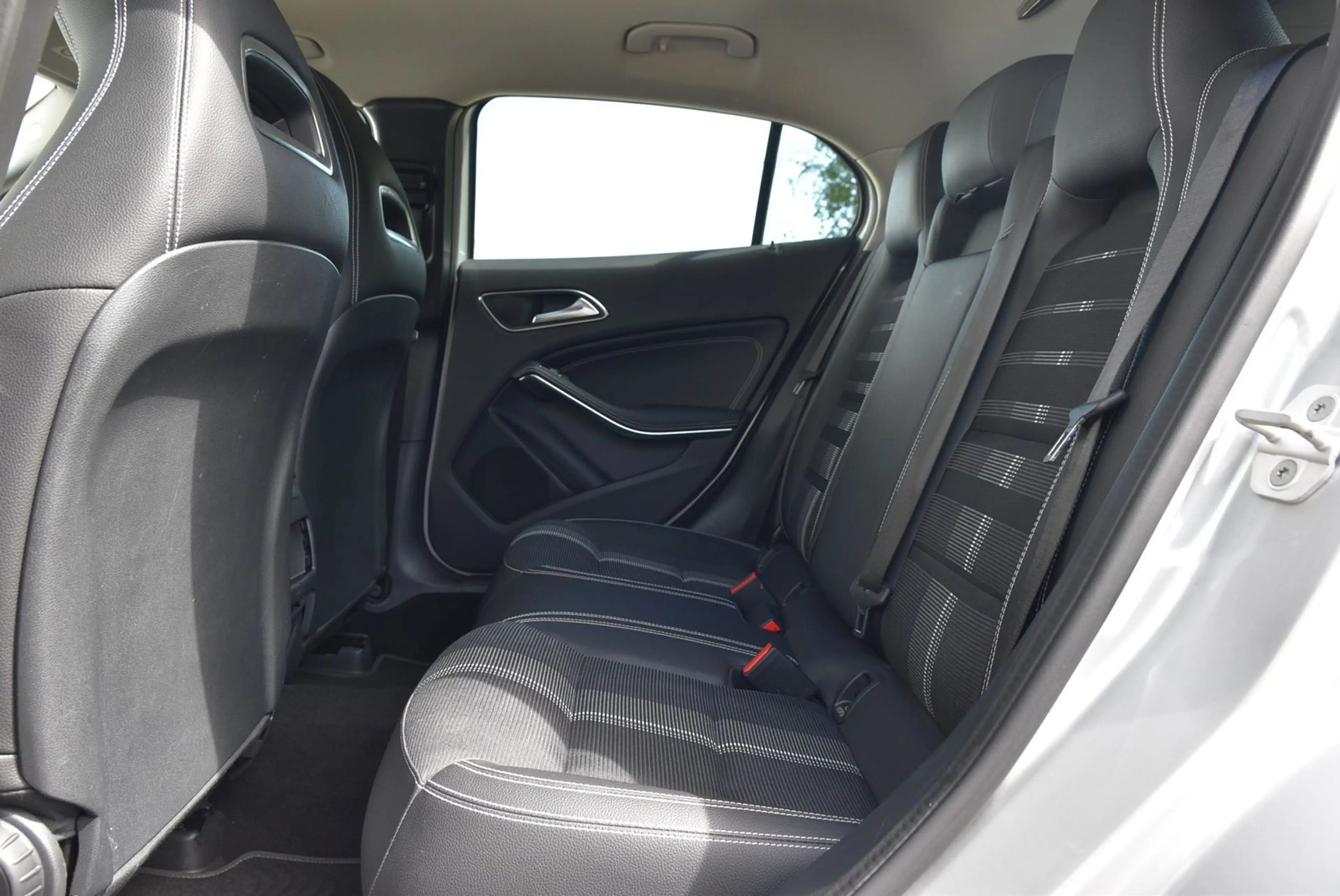 Mercedes-Benz GLA 180 GLA 180 LED/Automatik/Navi/Klima/SHZ/PDC — photo 8