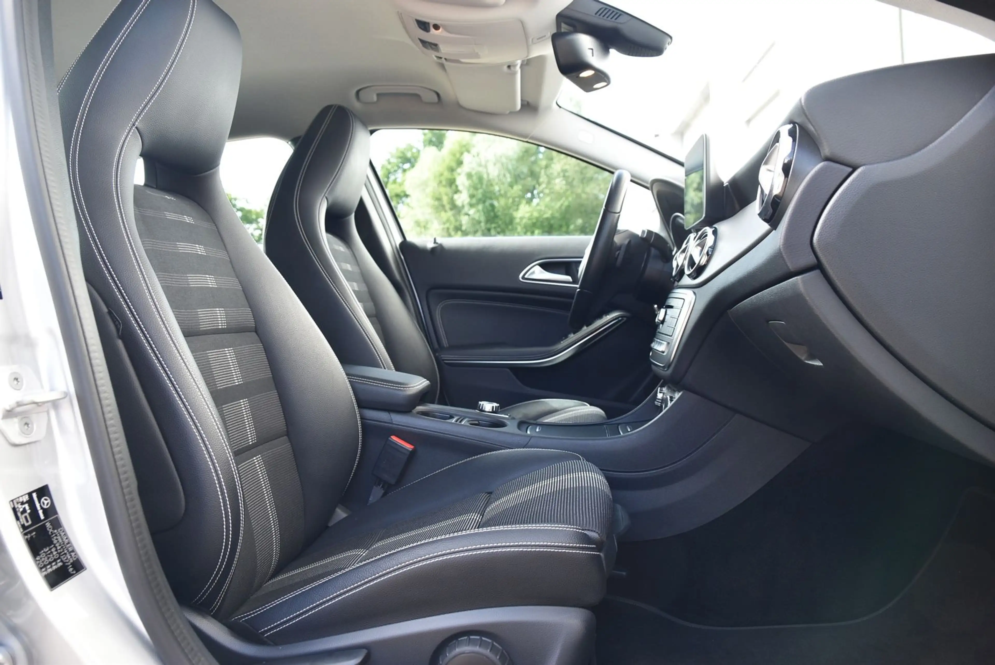 Mercedes-Benz GLA 180 GLA 180 LED/Automatik/Navi/Klima/SHZ/PDC — photo 10