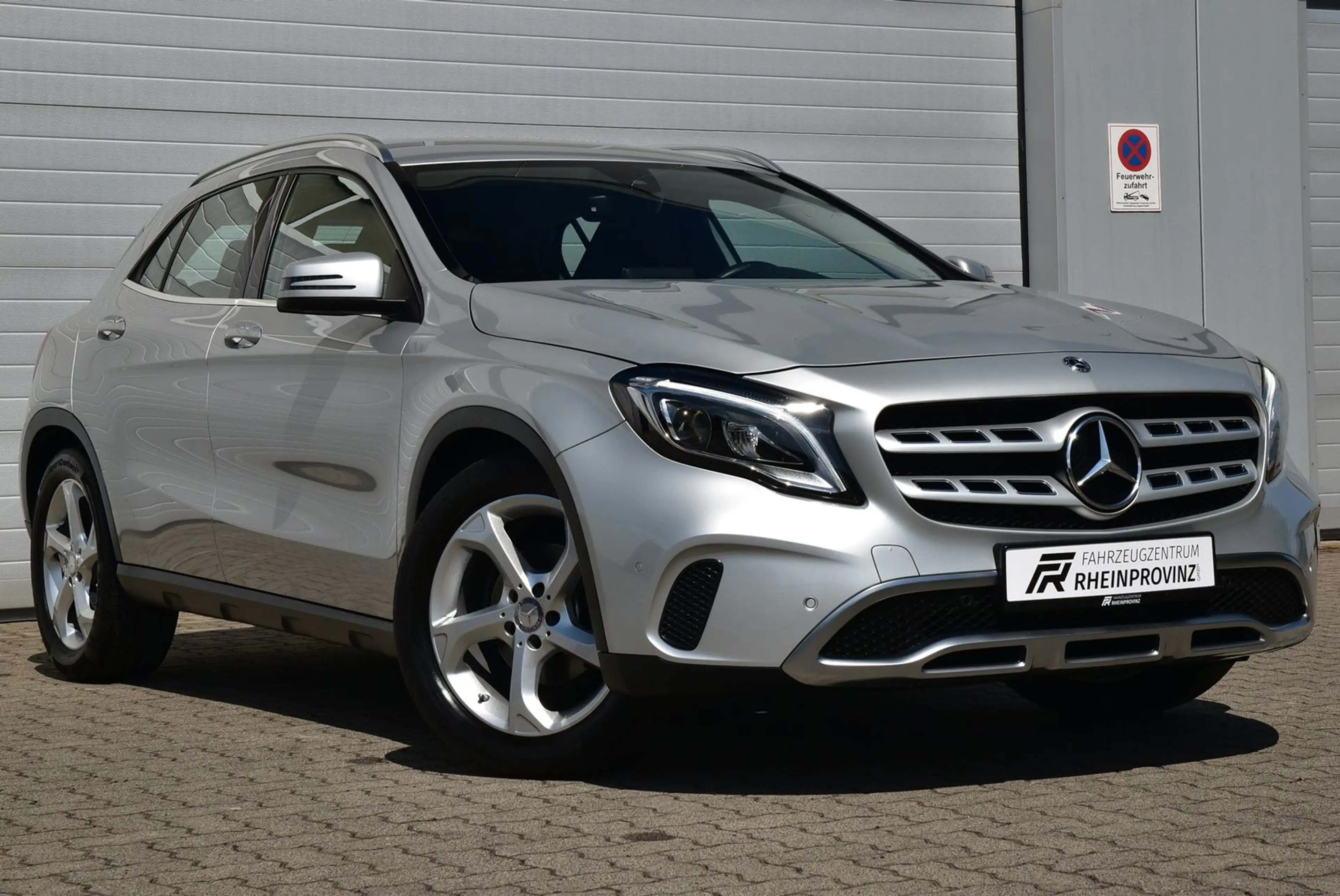 Mercedes-Benz GLA 180 GLA 180 LED/Automatik/Navi/Klima/SHZ/PDC