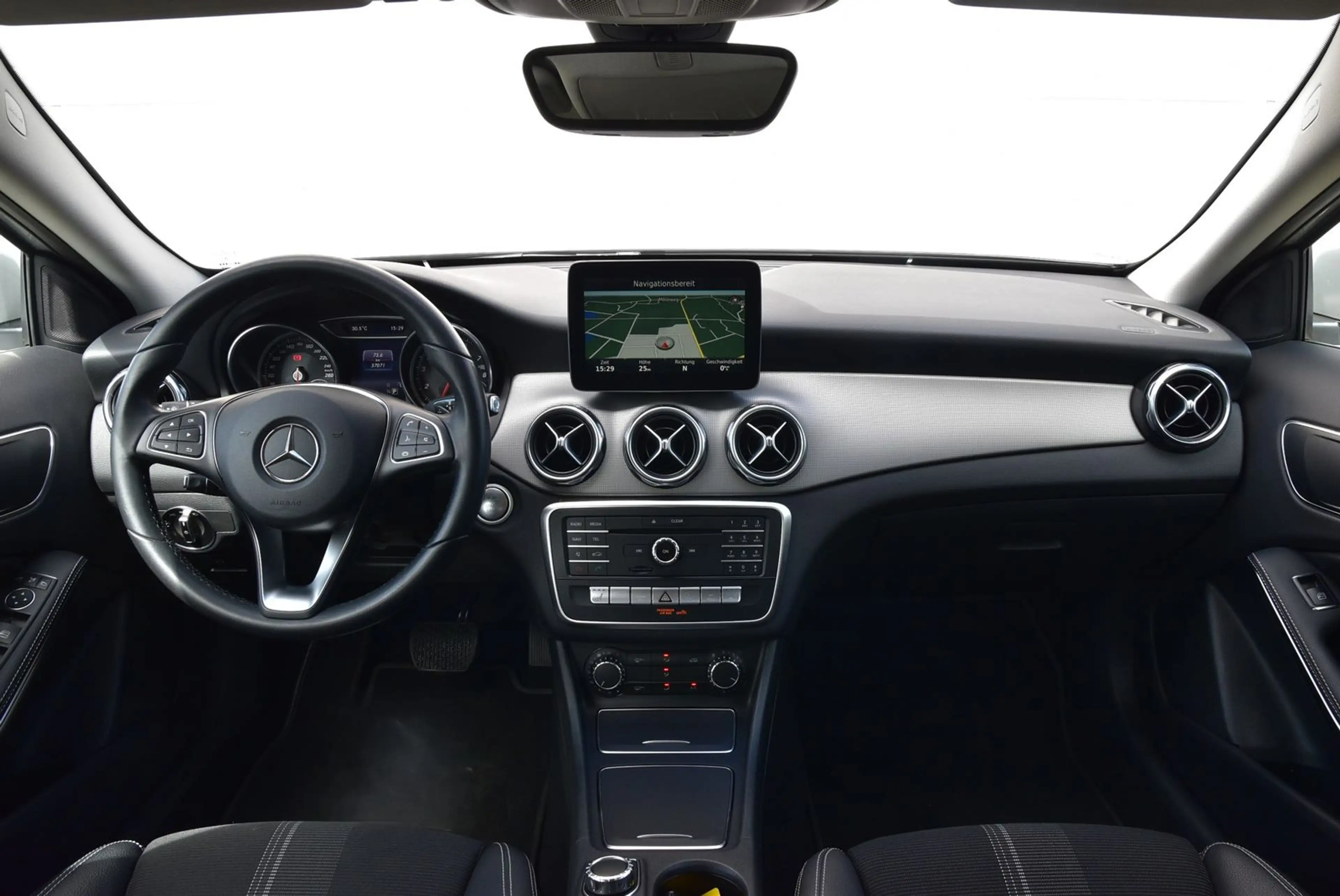 Mercedes-Benz GLA 180 GLA 180 LED/Automatik/Navi/Klima/SHZ/PDC — photo 11