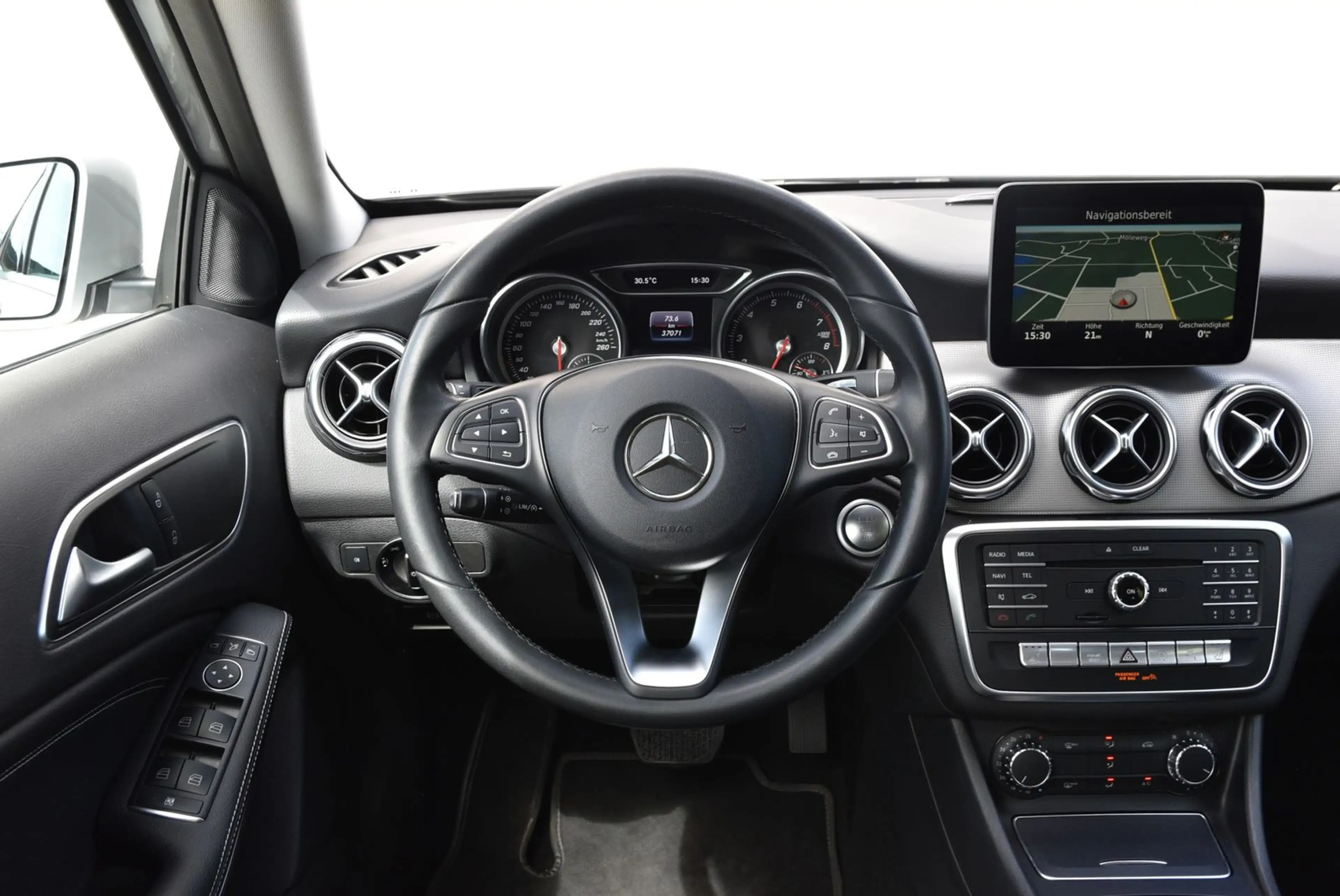 Mercedes-Benz GLA 180 GLA 180 LED/Automatik/Navi/Klima/SHZ/PDC — photo 12