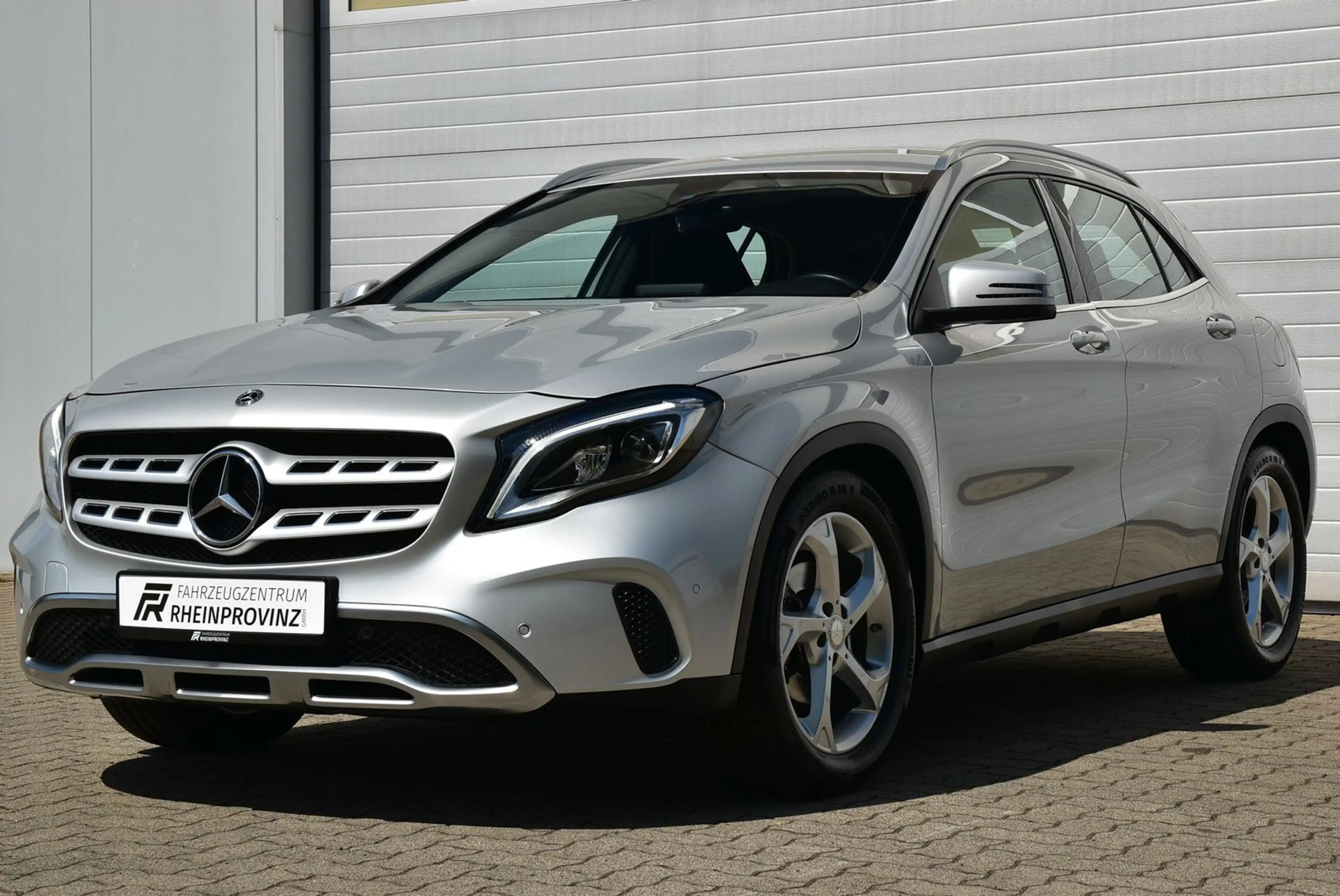 Mercedes-Benz GLA 180 GLA 180 LED/Automatik/Navi/Klima/SHZ/PDC — photo 6