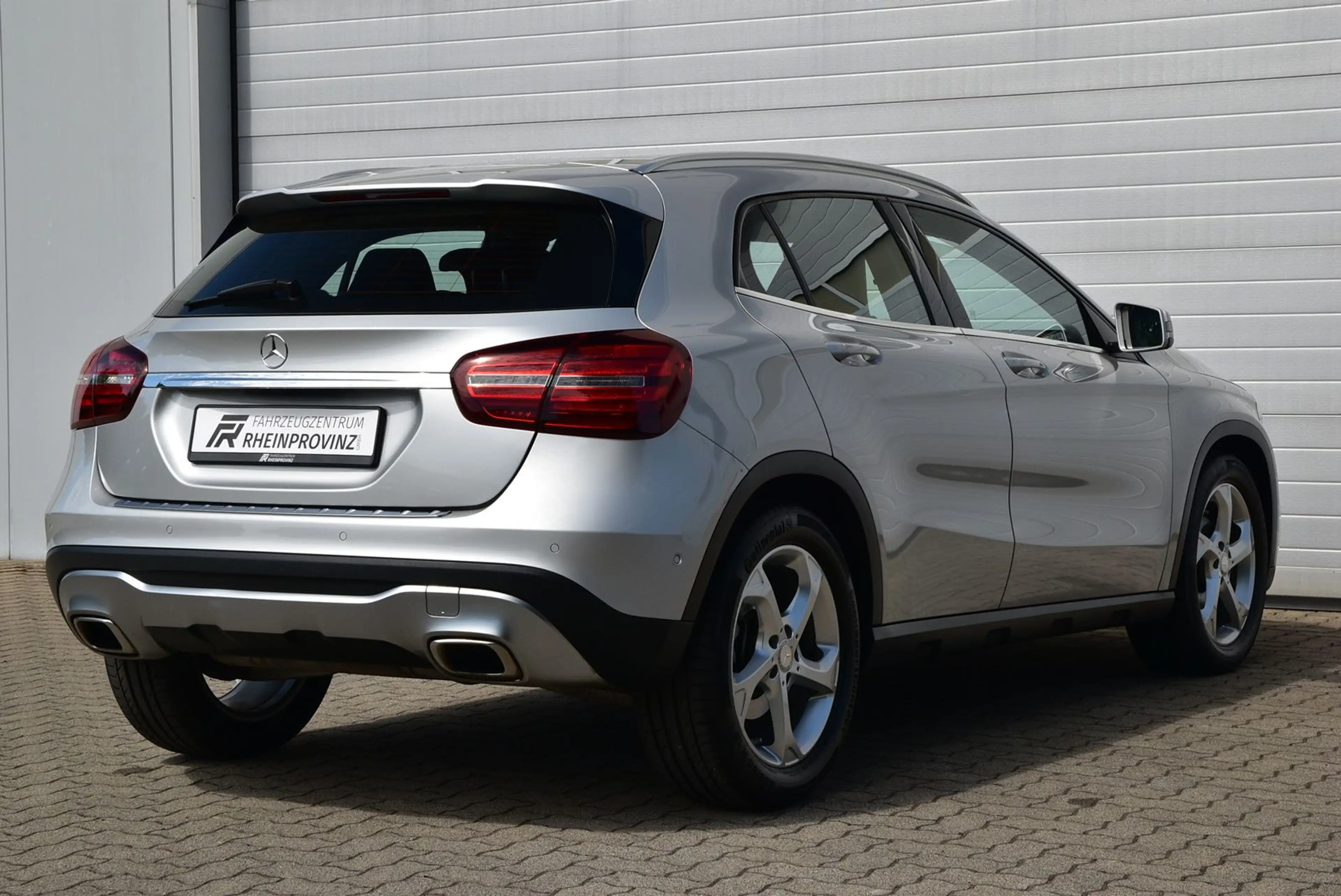 Mercedes-Benz GLA 180 GLA 180 LED/Automatik/Navi/Klima/SHZ/PDC — photo 3