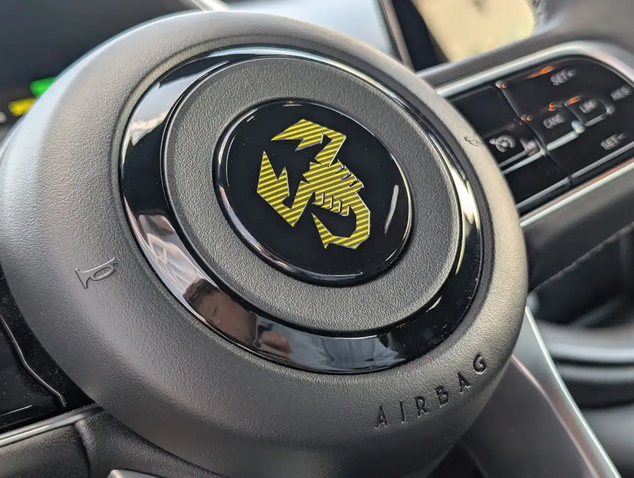 Abarth 500e 2023 — фото 13