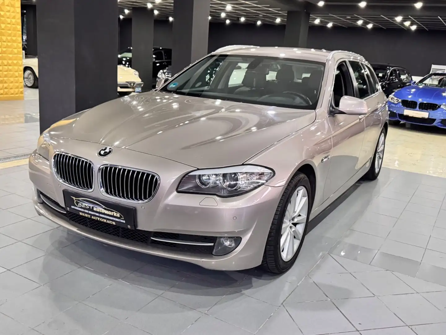 BMW 520 D Touring*KLIMA*SHZ*PDC*NAVI*LEDER*ALU Silber - 2