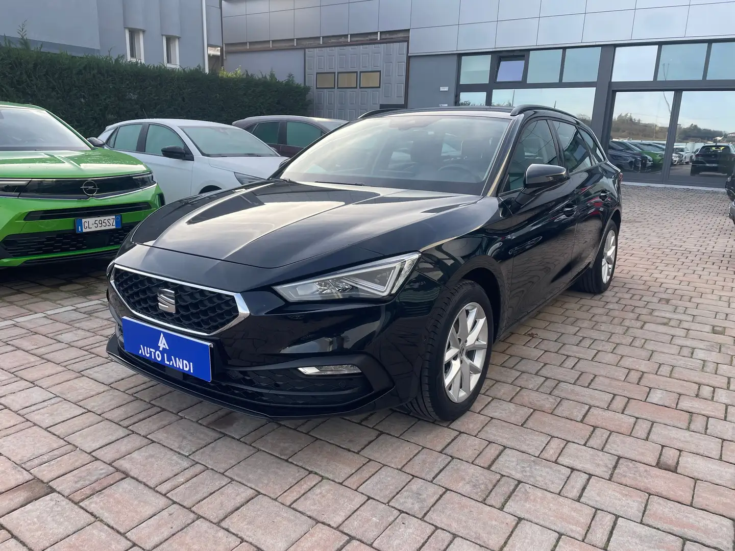 SEAT Leon Leon Sportstourer 1.0 etsi Business 110cv dsg Nero - 1