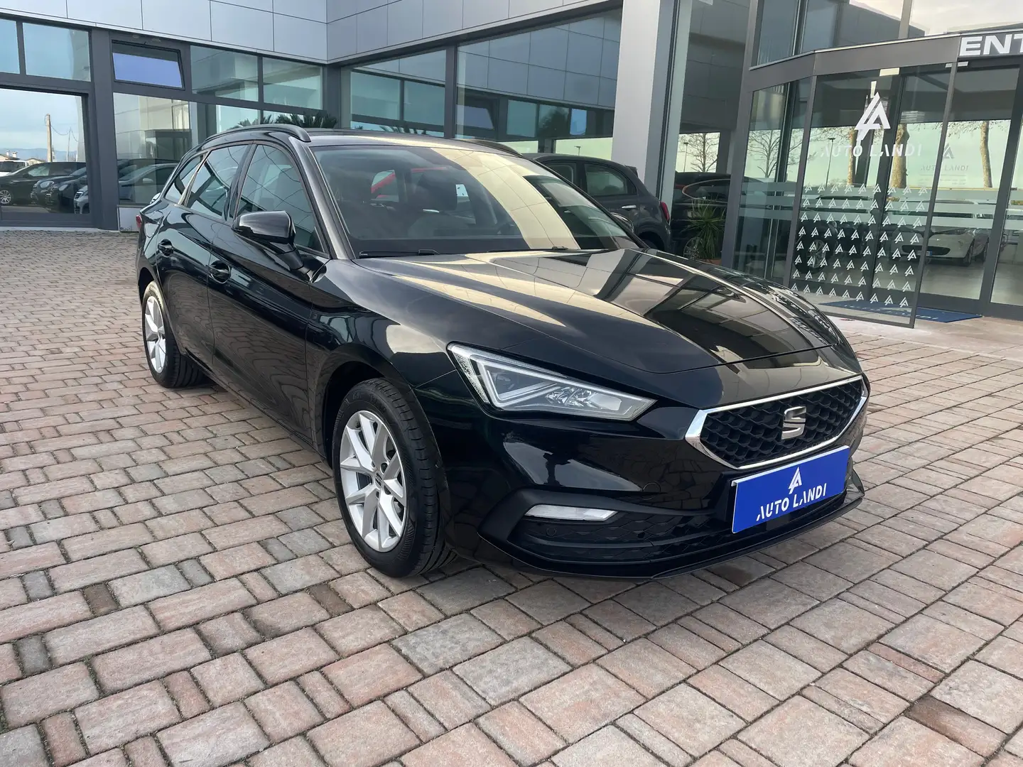 SEAT Leon Leon Sportstourer 1.0 etsi Business 110cv dsg Nero - 2