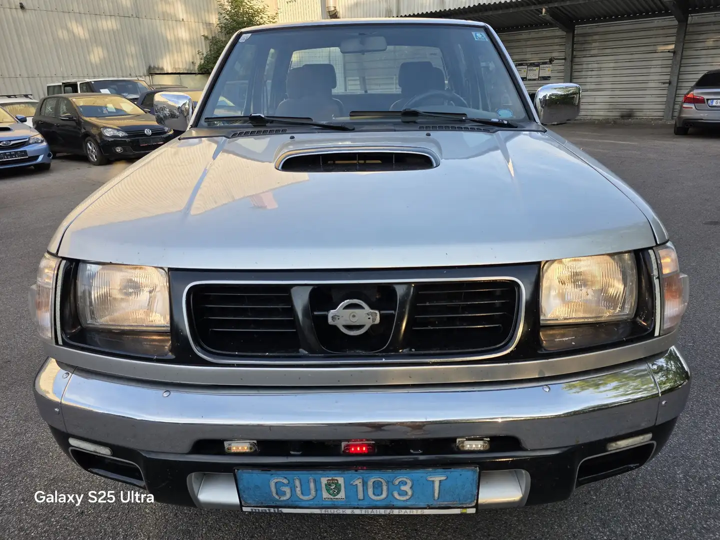 Nissan King Cab 2.5TD - 1