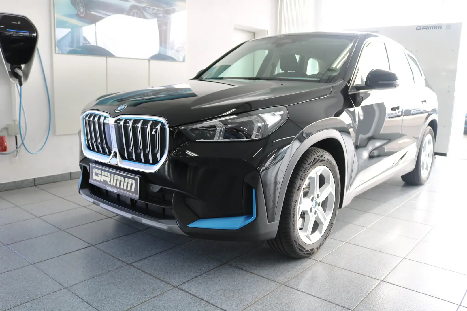 BMW iX1 xDrive30   Head-Up DAB LED RFK Komfortzg. Schwarz - 1