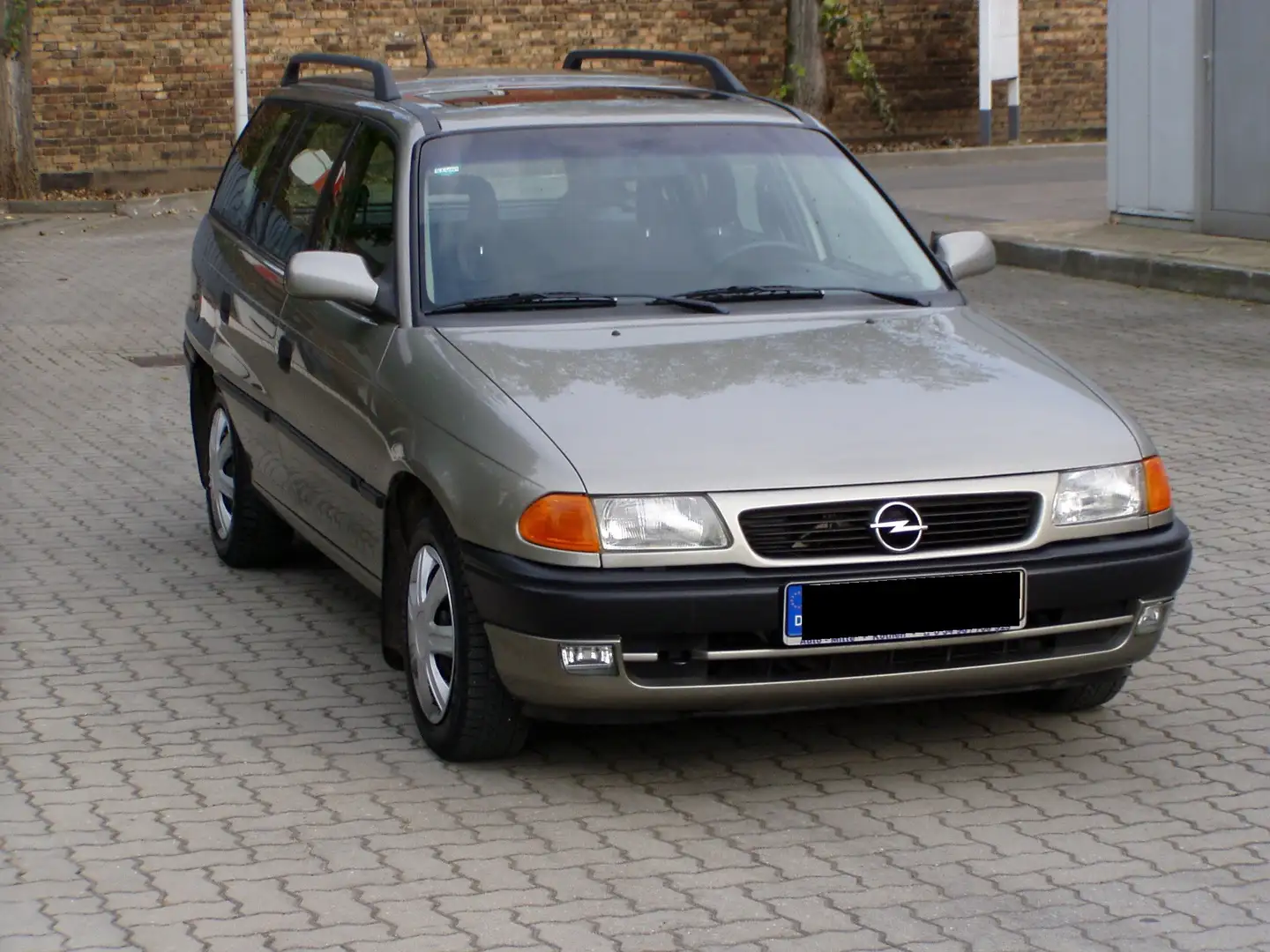 Opel Astra Caravan 16V Club # AHK*ABS*Schiebedach*Klima* Grey - 2