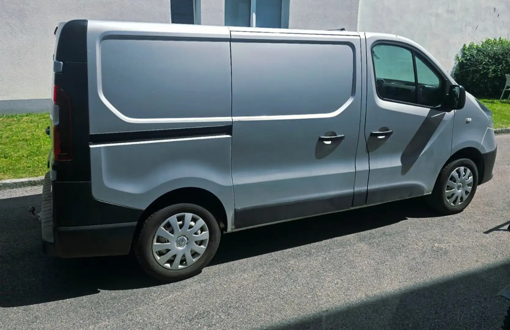 Renault Trafic Silber - 2