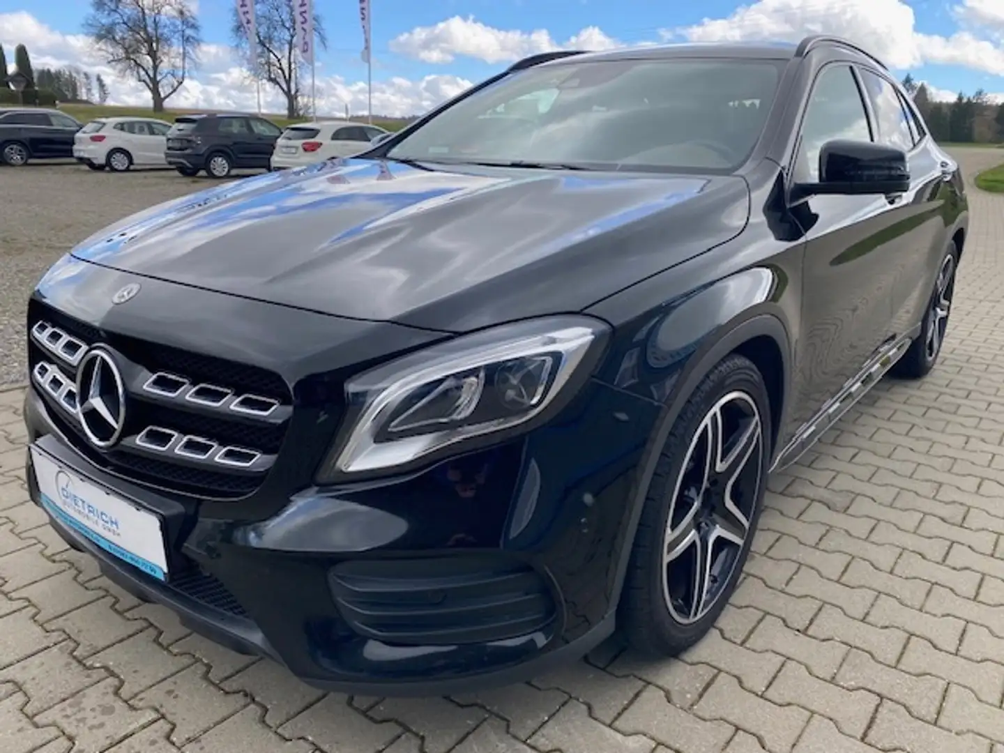 Mercedes-Benz GLA 220 d 4Matic AMG LED SHZ PDC STANDHEIZUNG Negro - 1