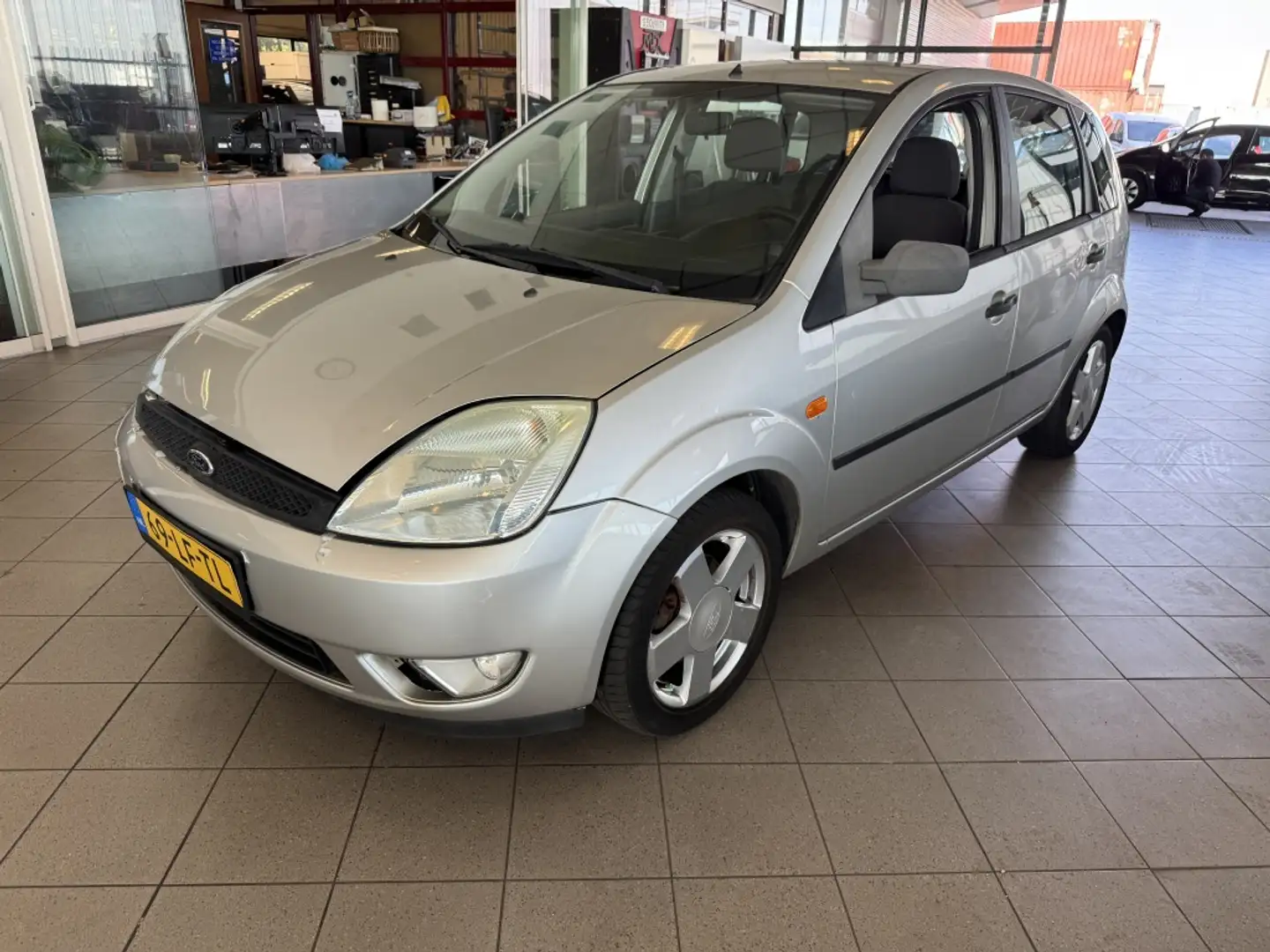 Ford Fiesta 1.4-16V First Ed. Grijs - 1