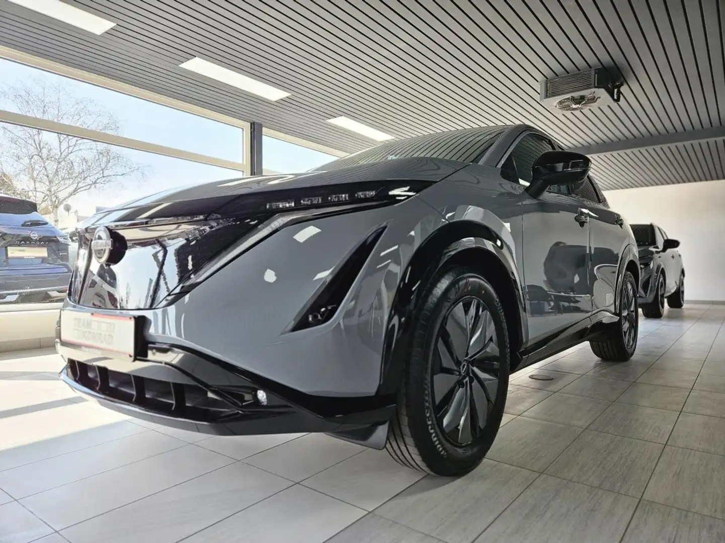 Nissan Ariya ARIYA Coupé Advance Pack 178 kw - 87 kWh Batterie Grau - 1