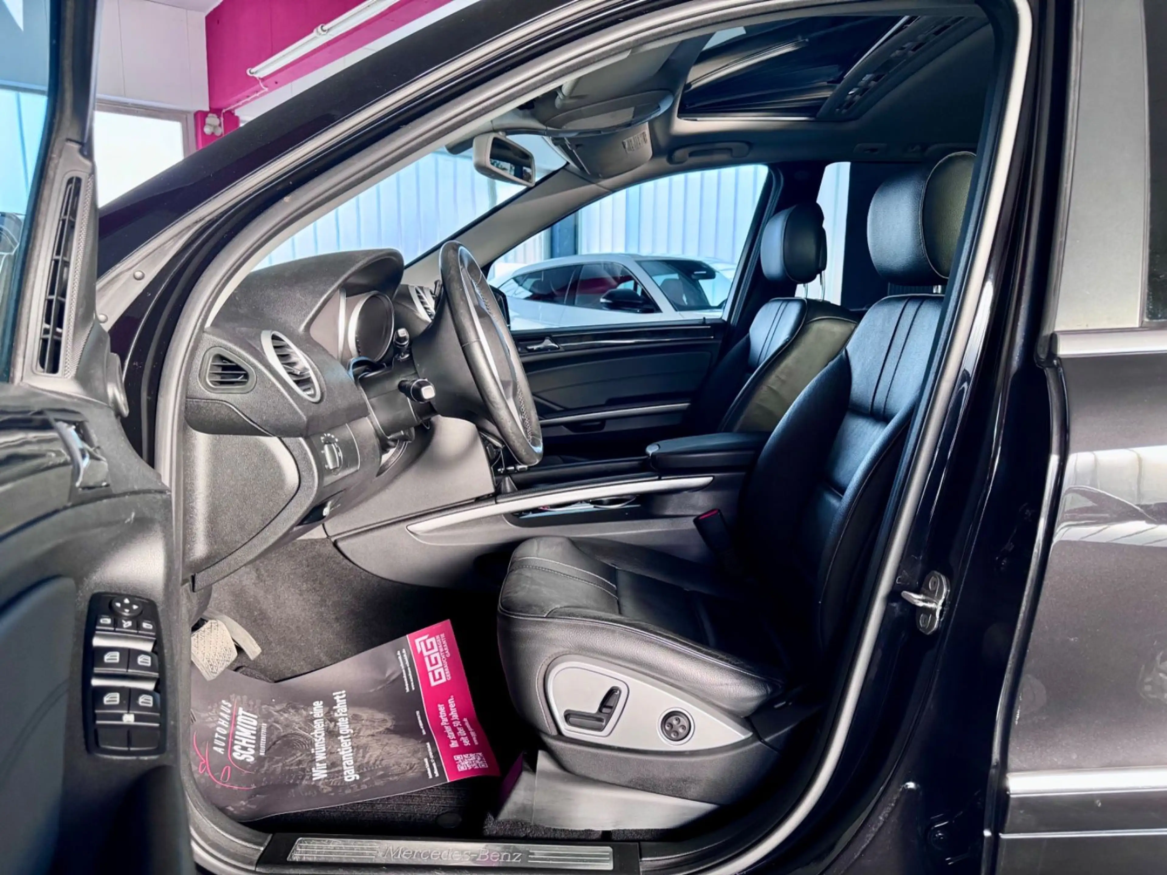 Mercedes-Benz ML 350 CDI 4Matic Sportpaket Glasdach Airmatic 19 — photo 10