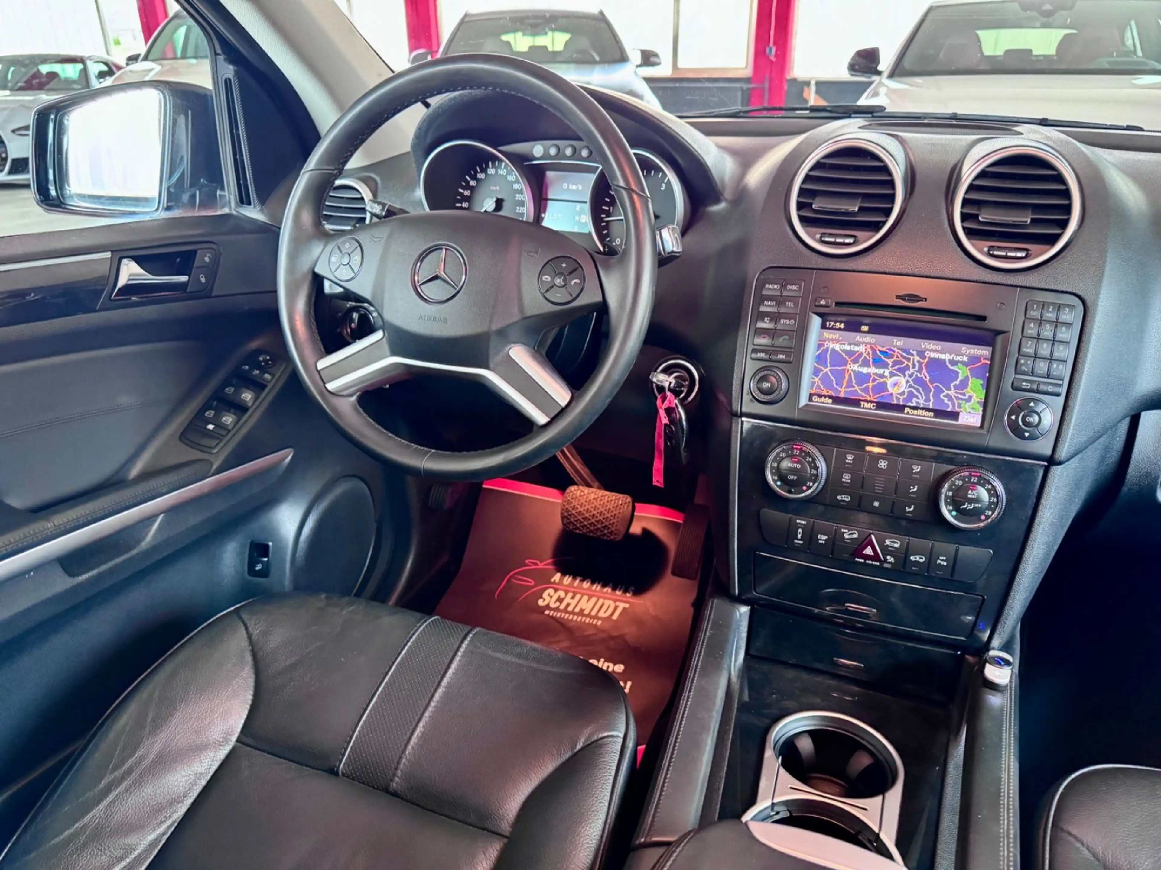 Mercedes-Benz ML 350 CDI 4Matic Sportpaket Glasdach Airmatic 19 — photo 3