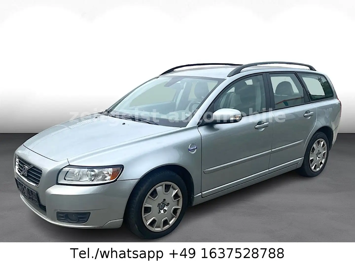 Volvo V50 2.4 D5 Momentum*LEDER*TÜV & Service Neu* Silber - 1