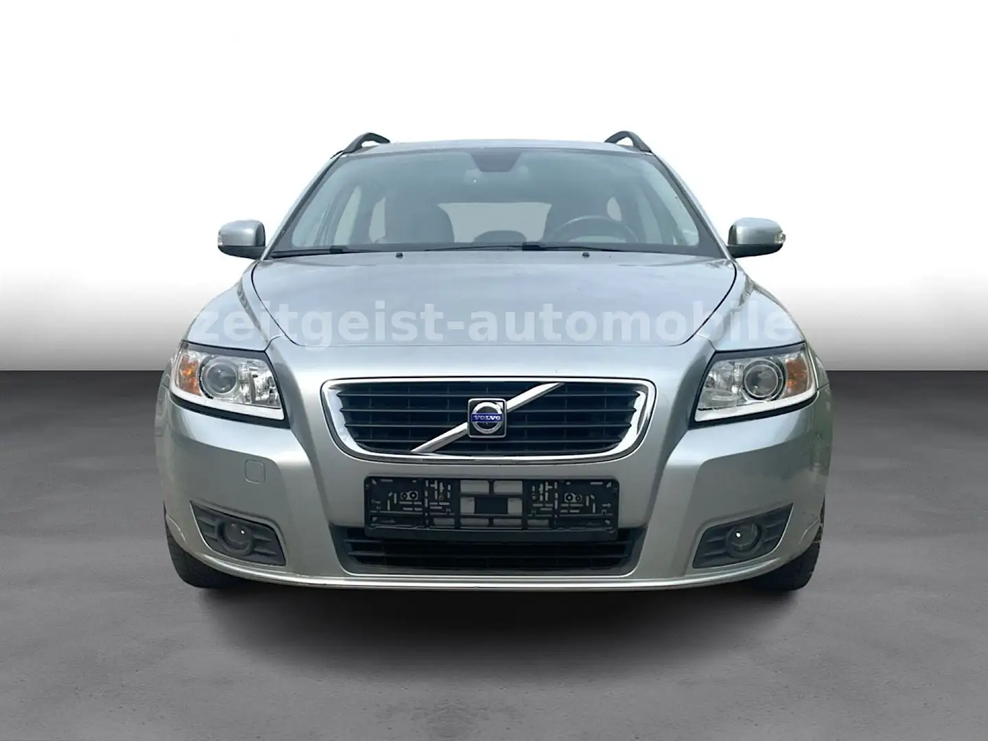 Volvo V50 2.4 D5 Momentum*LEDER*TÜV & Service Neu* Silber - 2