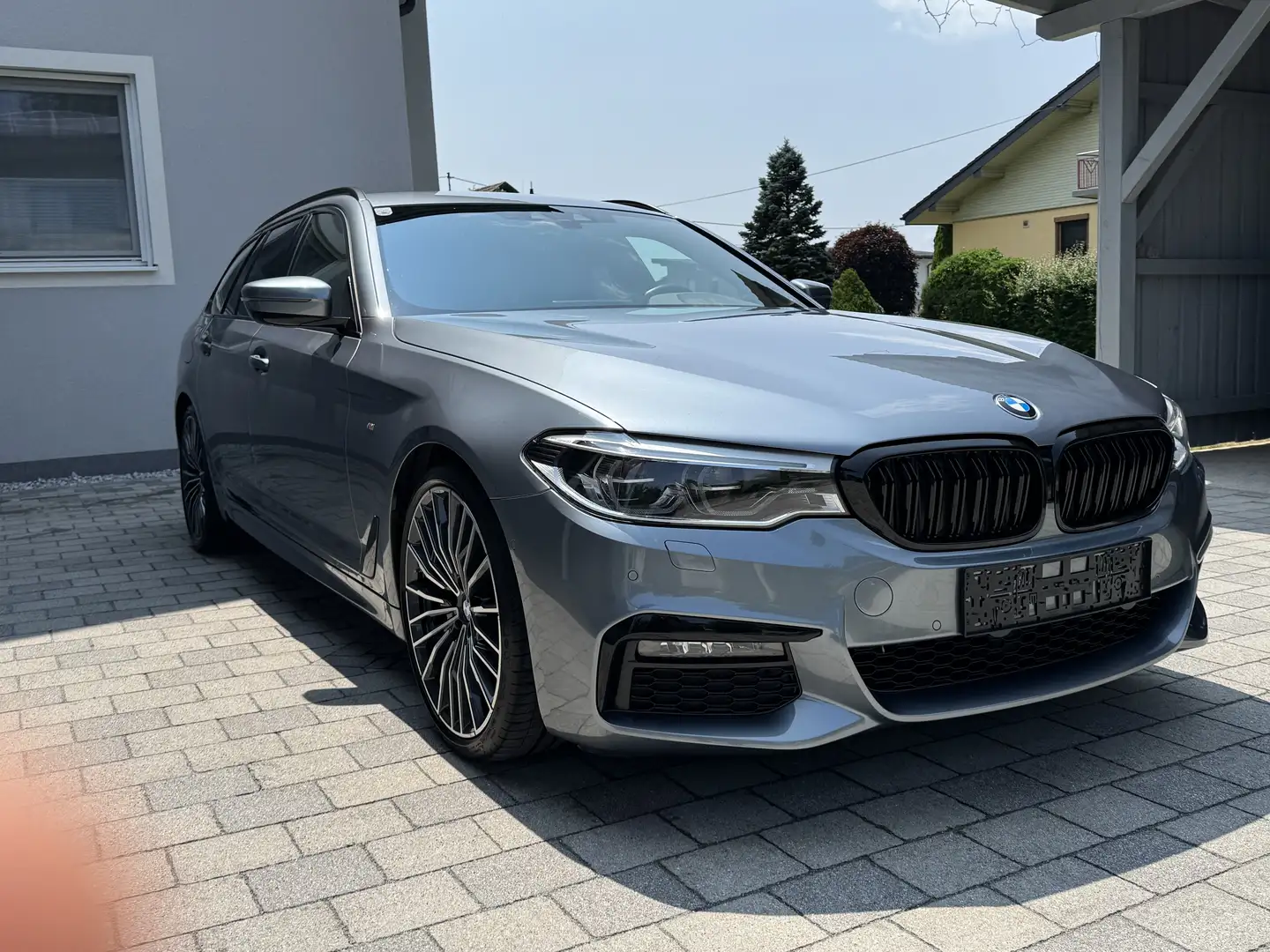 BMW 530 530d xDrive Touring Aut. M-Paket Grey - 2