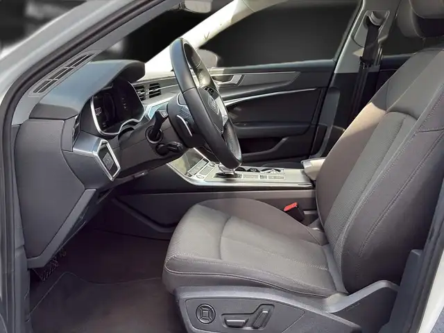 Audi A6 view 12