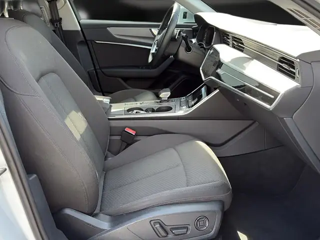 Audi A6 view 13