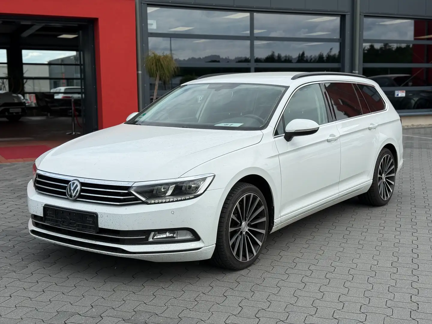 Volkswagen Passat Variant 2.0 TDI DSG Comfort*nur 71.900 km*NAVI18Zoll*LED* White - 1