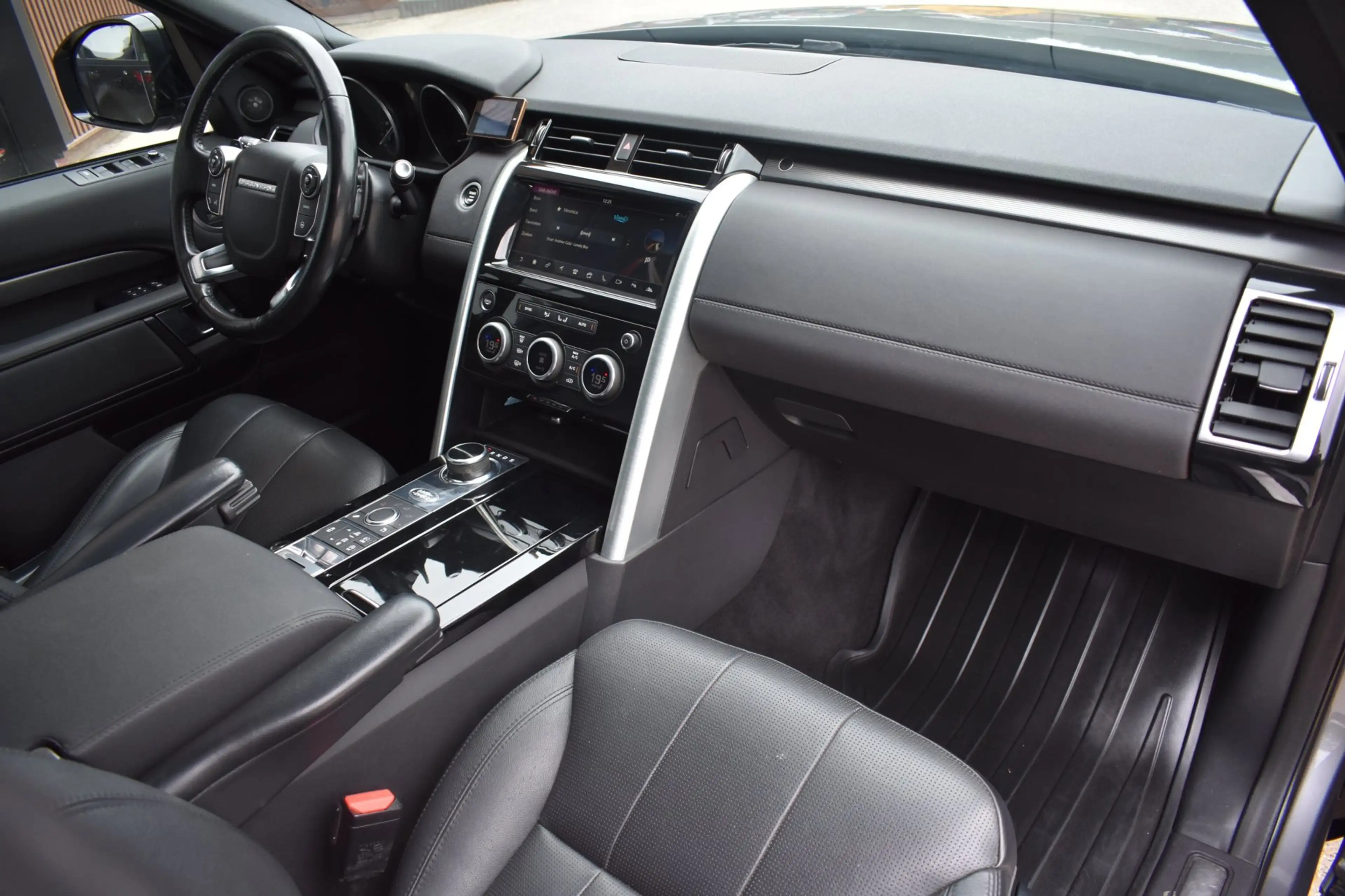 Land Rover Discovery 3.0 Td6 HSE Luxury '17 Leder LED Clima NAvi Cruise — photo 15