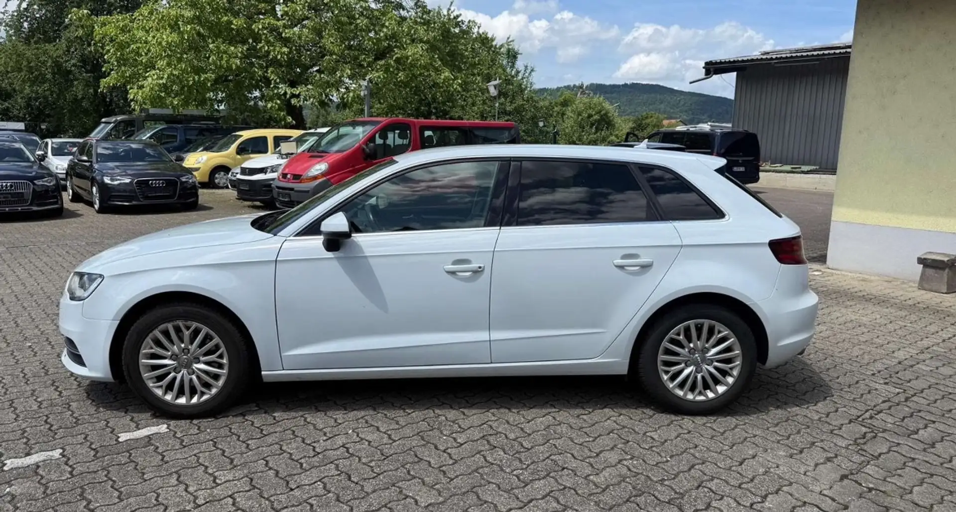 Audi A3 2.0 TDI Sportback (clean diesel) Ambiente Blanc - 2