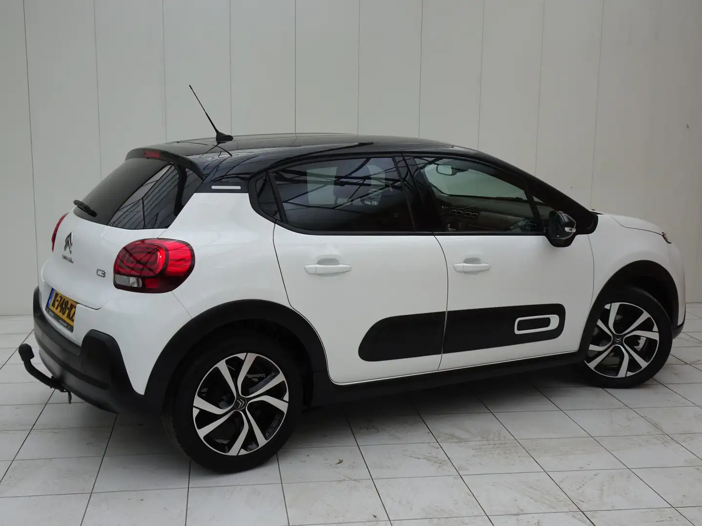 Citroen C3 PureTech S&S 83 Shine | Navigatie | Trekhaak | Nie Weiß - 2