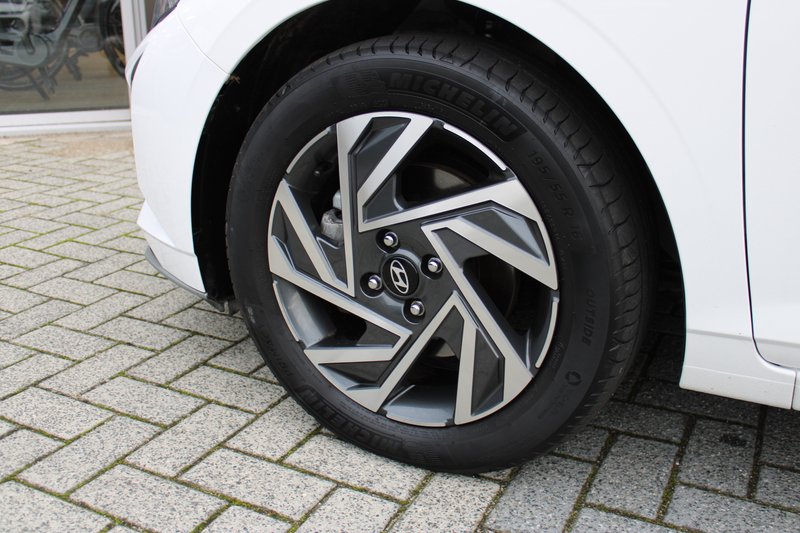 Hyundai i20 1.0 T-GDI Mildhybride Comfort Smart | Navigatie | — photo 8