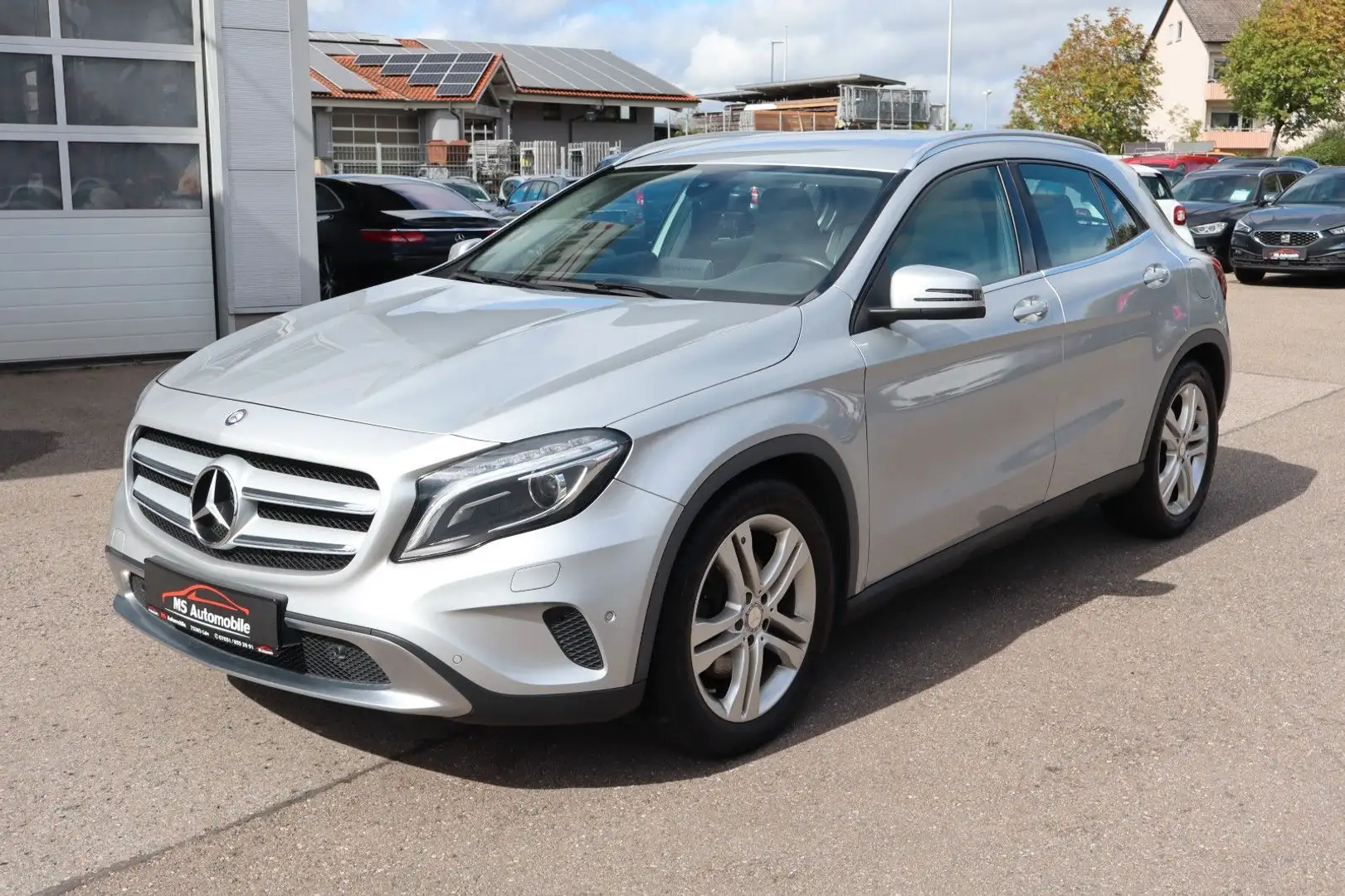 Mercedes-Benz GLA 250 4-Matic_Bi-Xenon_Navi_Kamera_Totwinkel Silber - 1