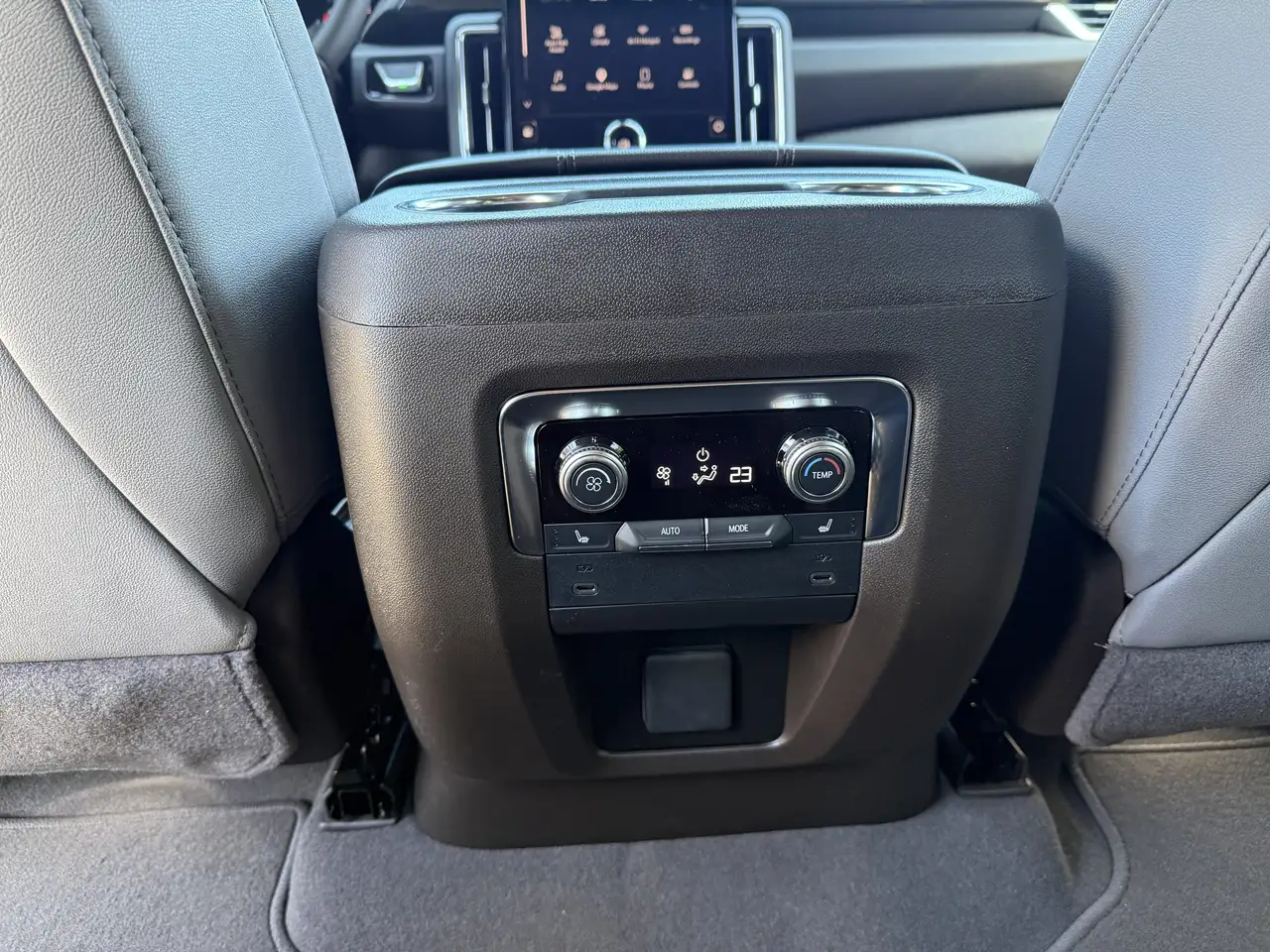 GMC Yukon снимка GMC Yukon
