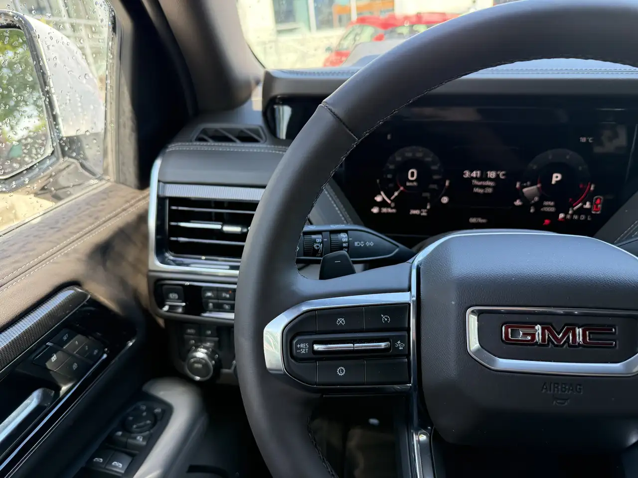 GMC Yukon снимка GMC Yukon