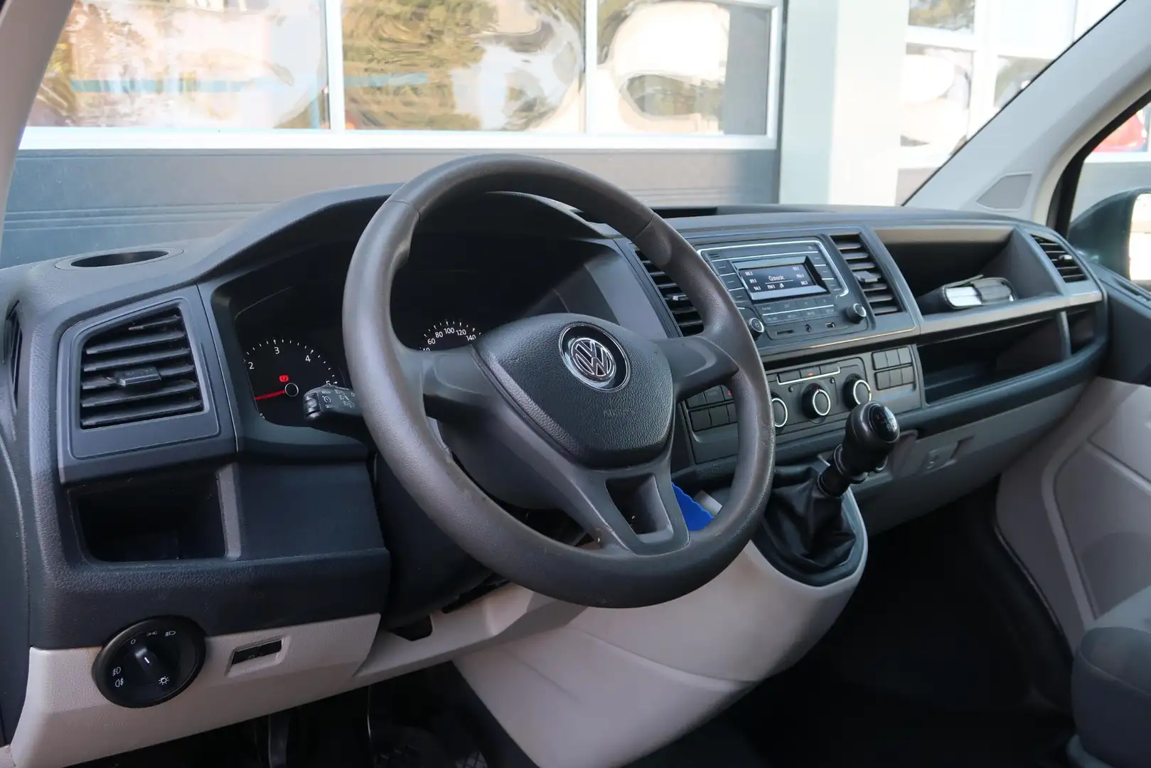 Volkswagen T6 Transporter 2.0 TDI L2H1 DC AIRCO/ CRUISE/ TREKHAAK Gris - 2